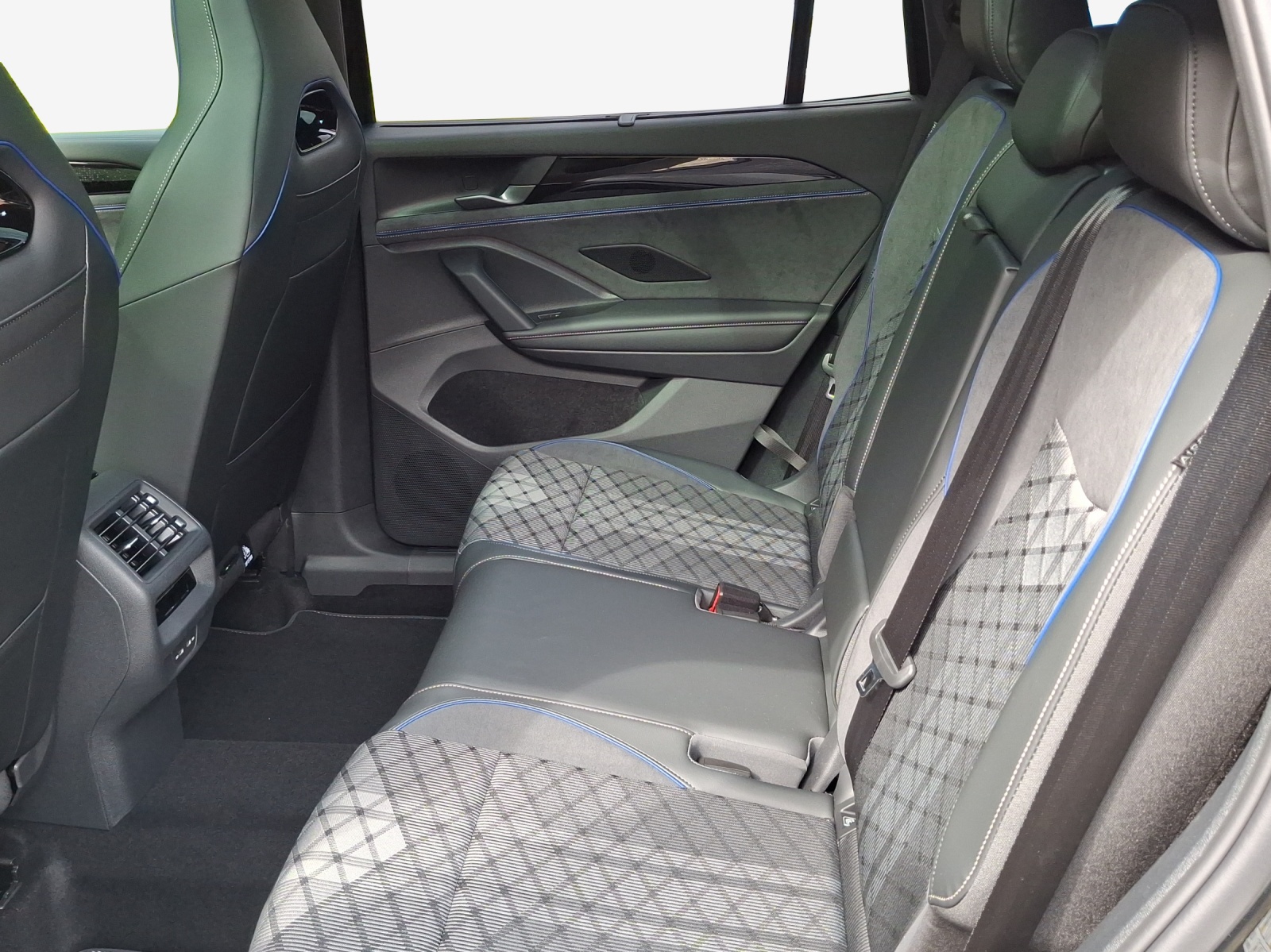 VW Tayron 1.5 TSI evo2 eHybrid R-Line DSG-image-11