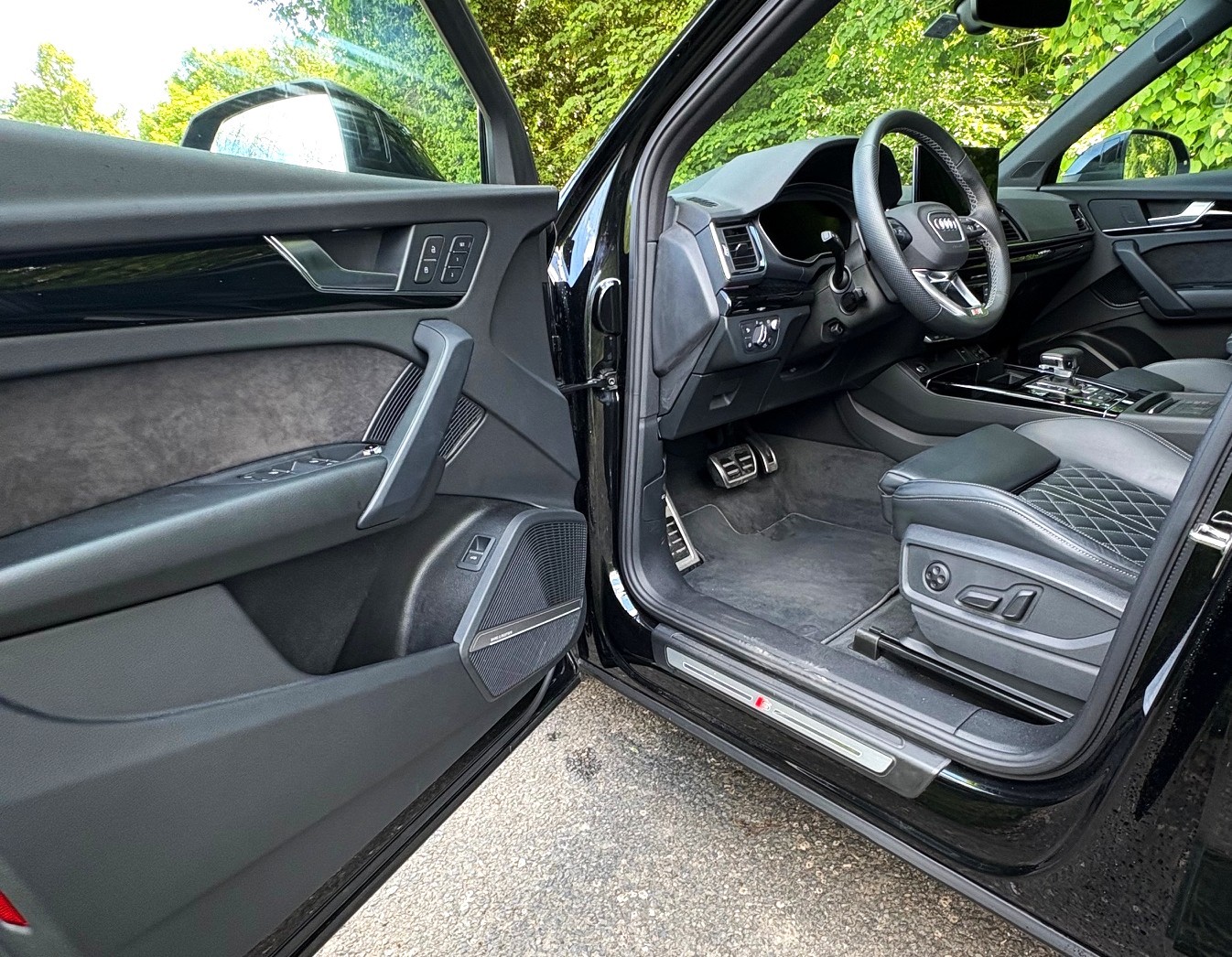 AUDI Q5 45 TFSI Black Ed. quattro S-tronic-image-9
