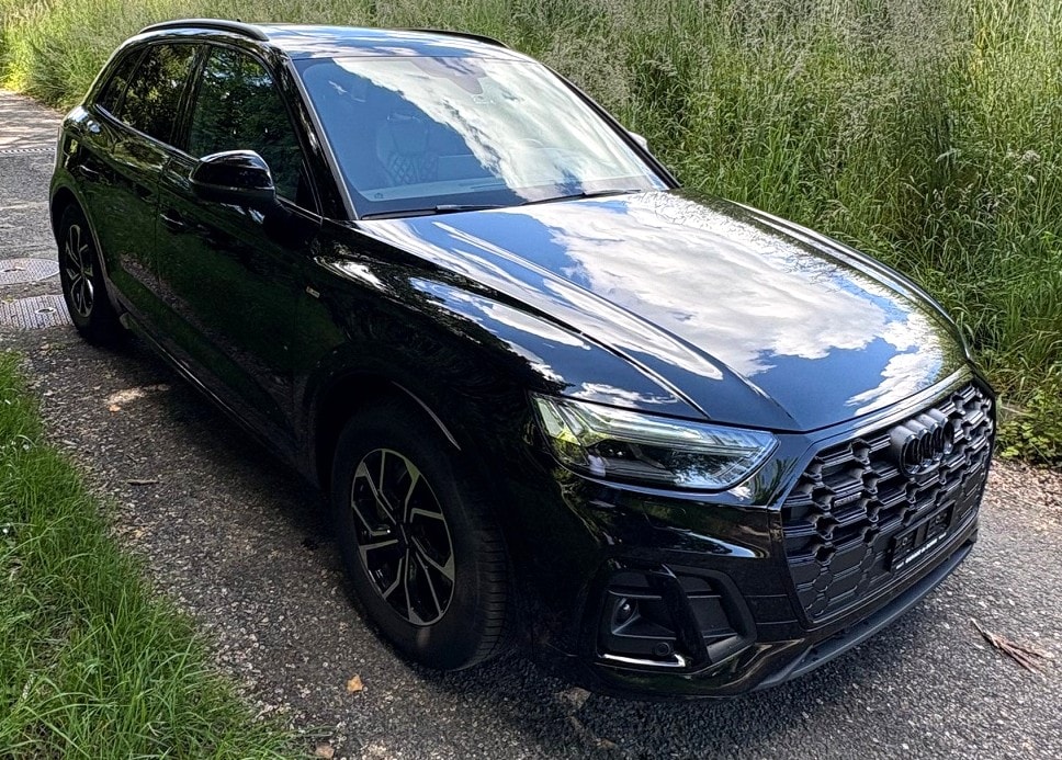 AUDI Q5 45 TFSI Black Ed. quattro S-tronic-image-2