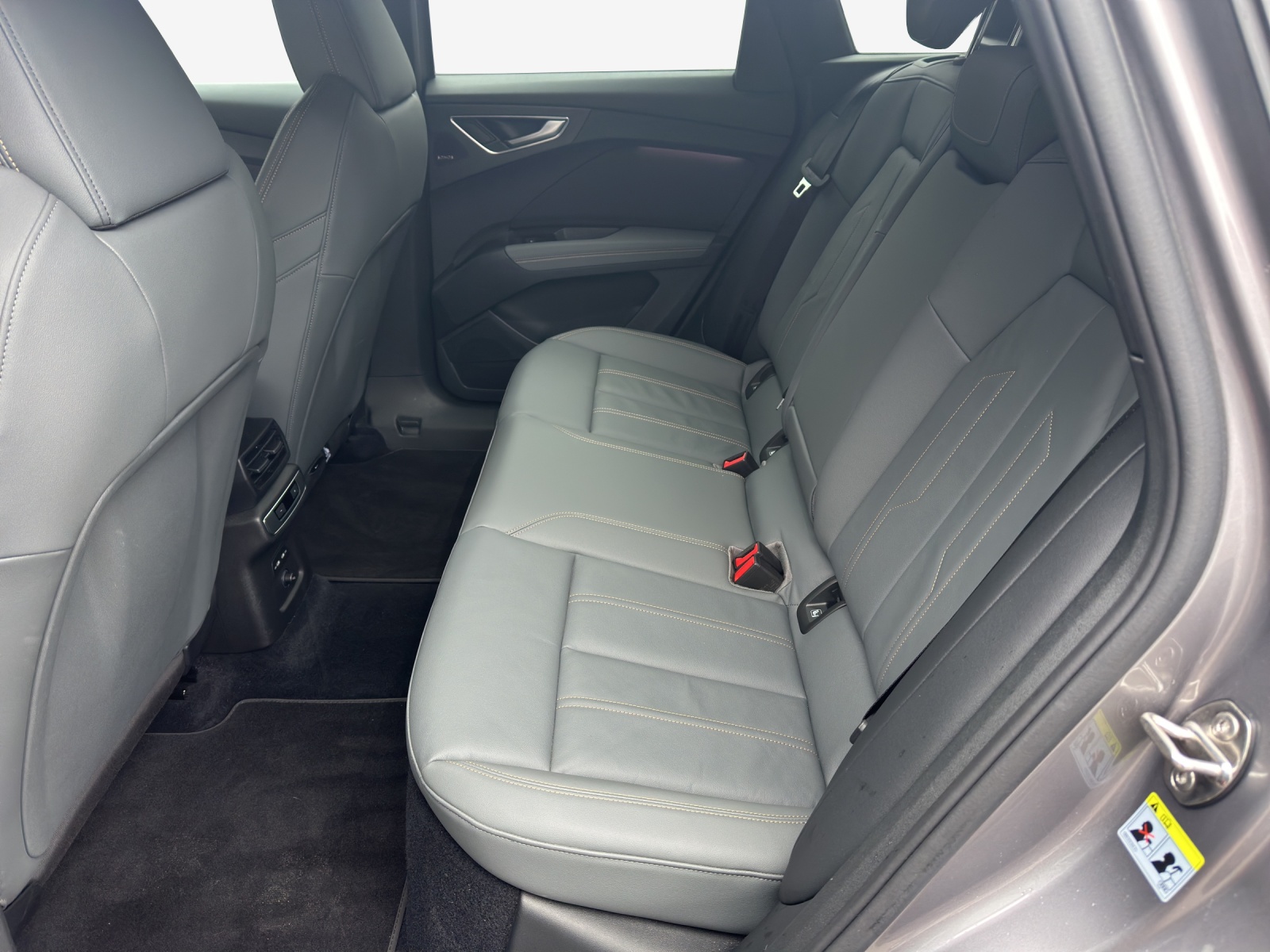 AUDI Q4 e-tron 50 quattro-image-12