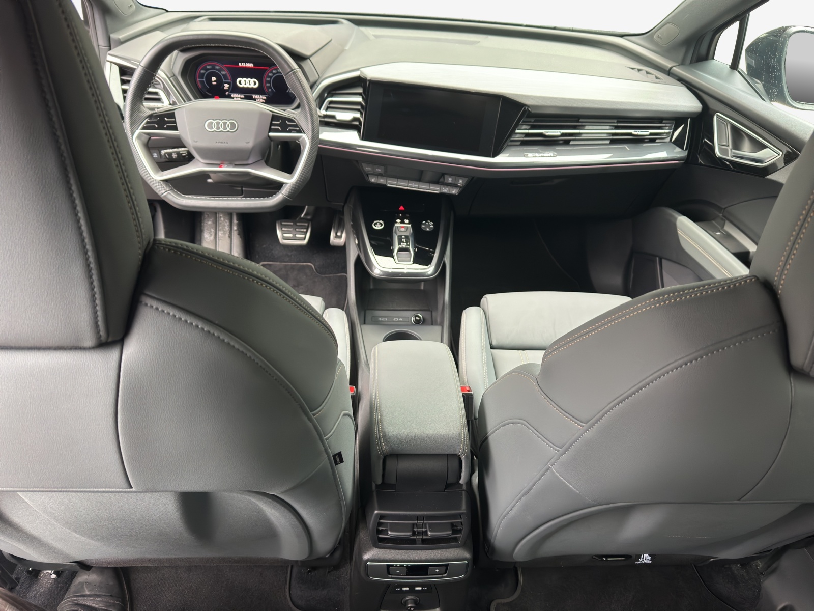 AUDI Q4 e-tron 50 quattro-image-9