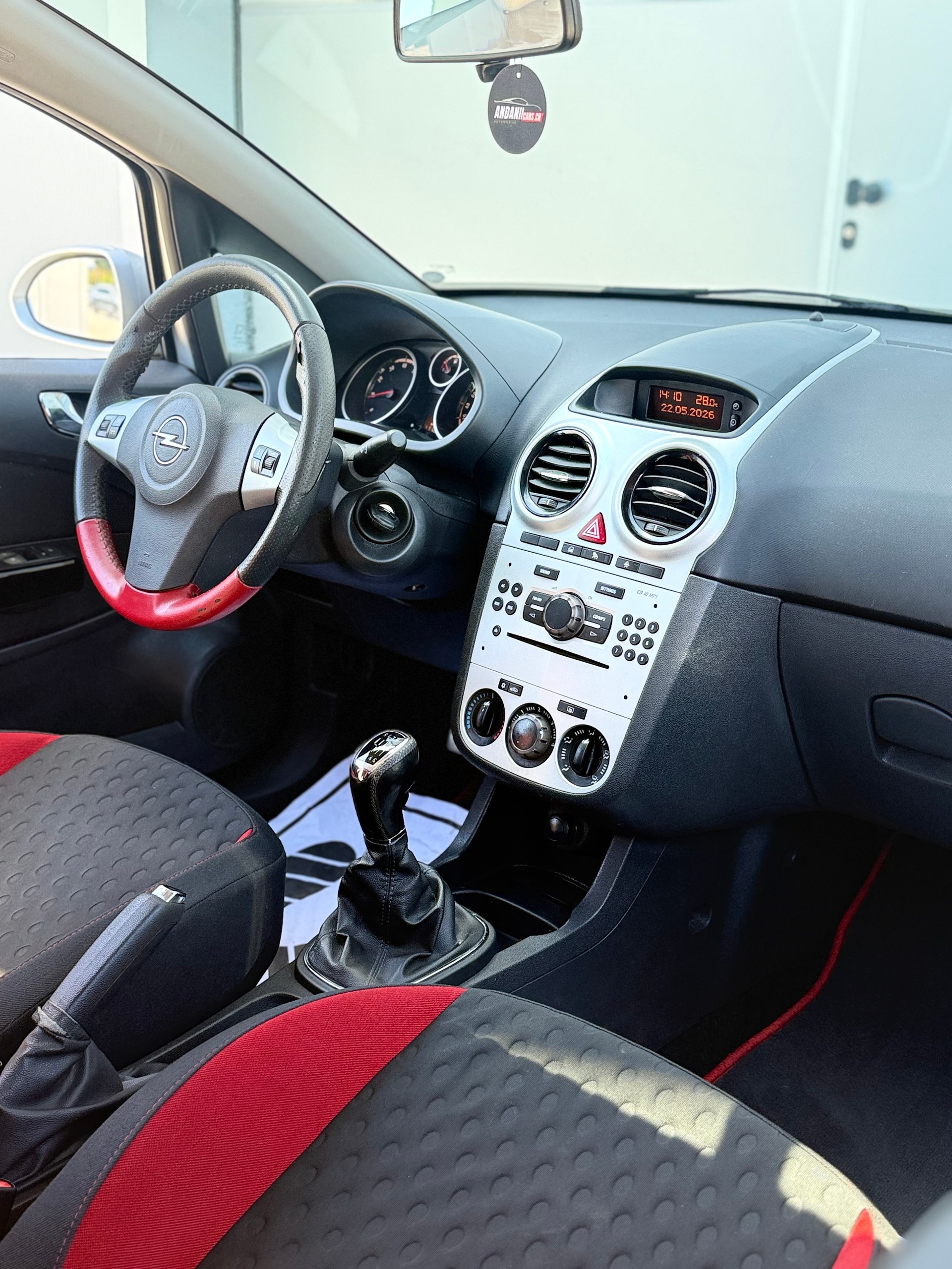 OPEL Corsa 1.6 Turbo GSi-image-9