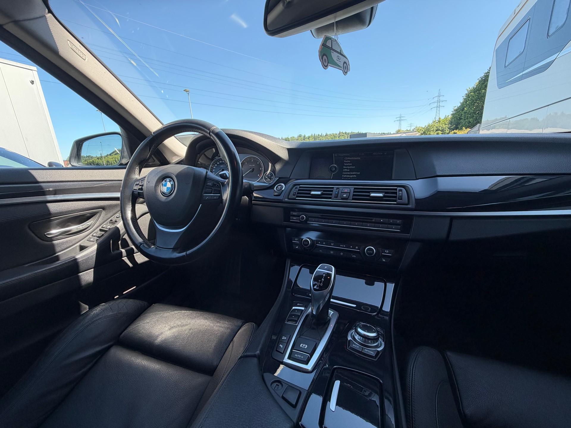 BMW 525d xDrive Touring Steptronic-image-11