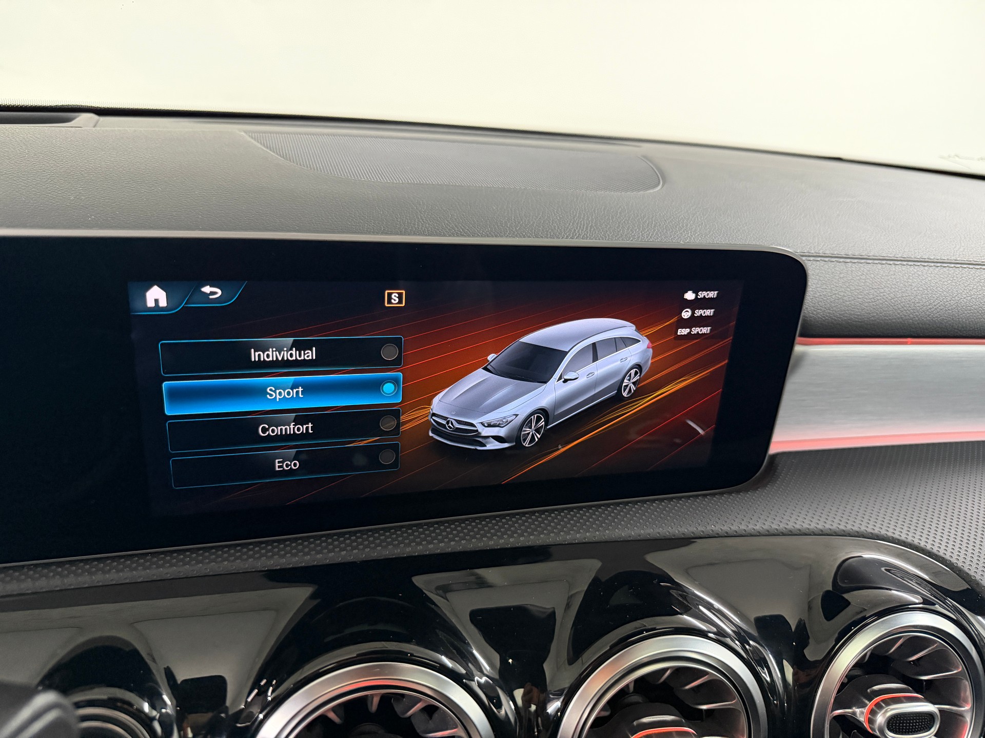 MERCEDES-BENZ CLA Shooting Brake 250 AMG Line Cosmos Black 4Matic / 360° Kamera / Panoramadach / Head-Up-Display / Keyless Go /-image-16
