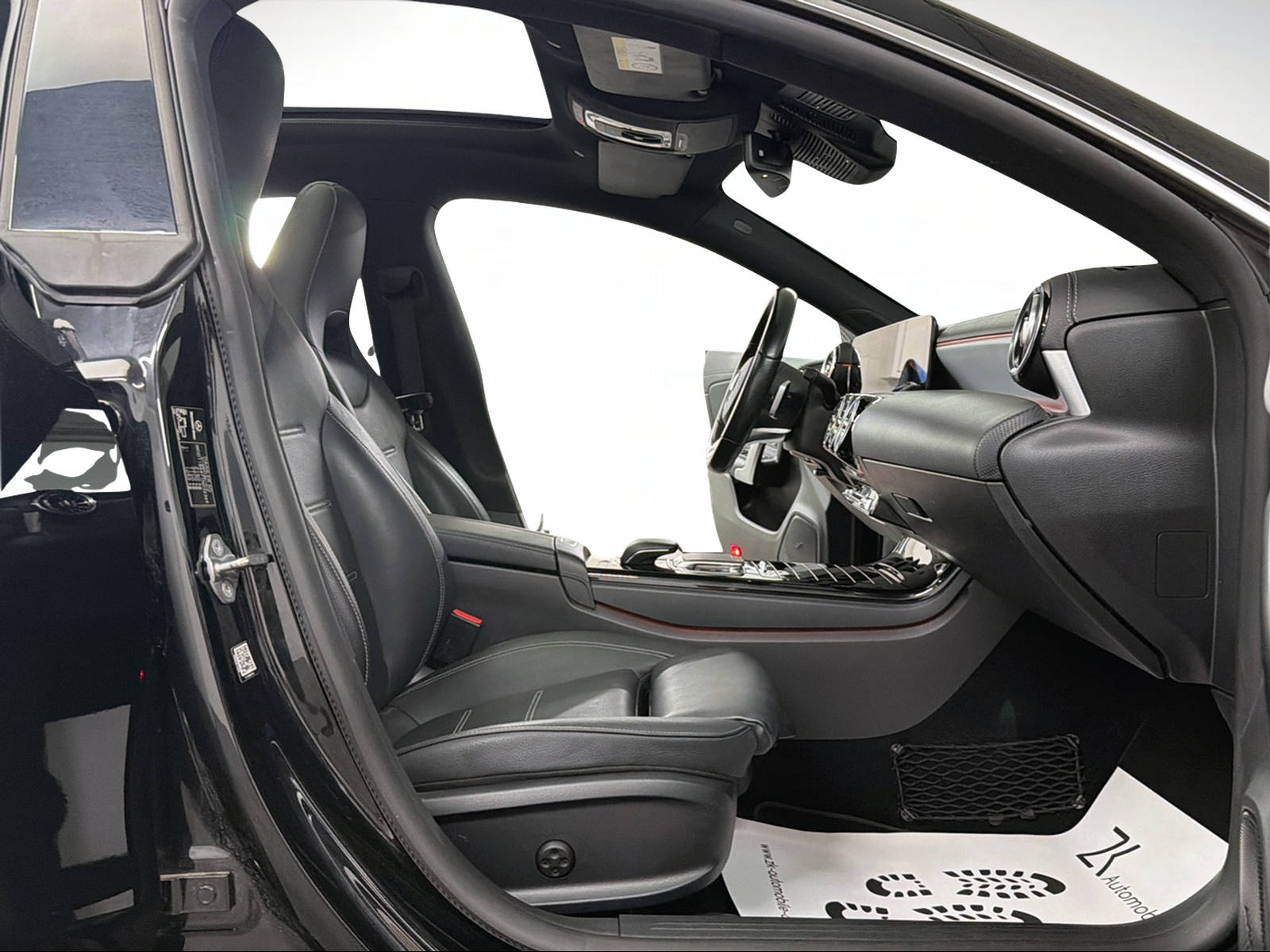 MERCEDES-BENZ CLA Shooting Brake 250 AMG Line Cosmos Black 4Matic / 360° Kamera / Panoramadach / Head-Up-Display / Keyless Go /-image-9