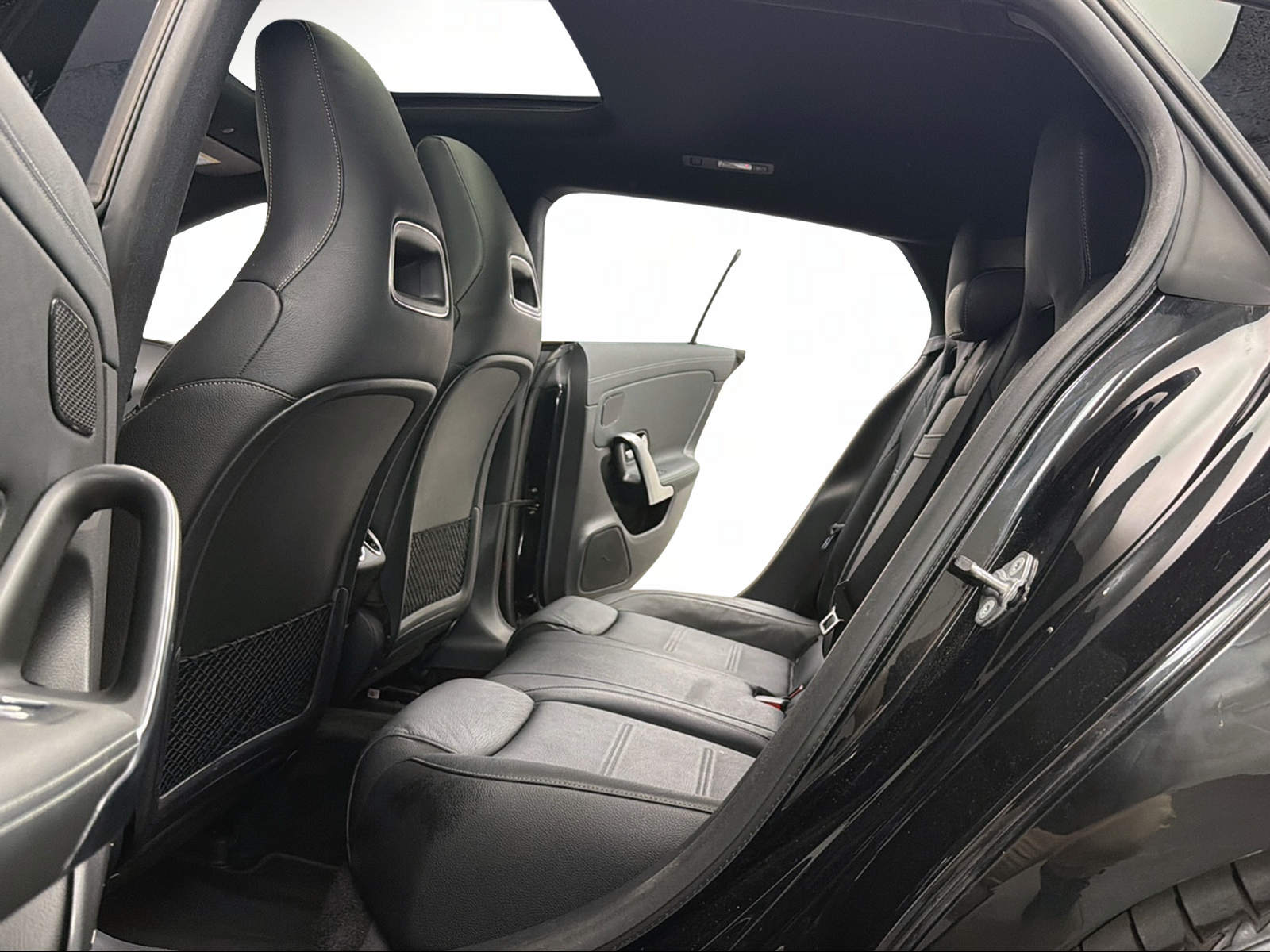 MERCEDES-BENZ CLA Shooting Brake 250 AMG Line Cosmos Black 4Matic / 360° Kamera / Panoramadach / Head-Up-Display / Keyless Go /-image-8