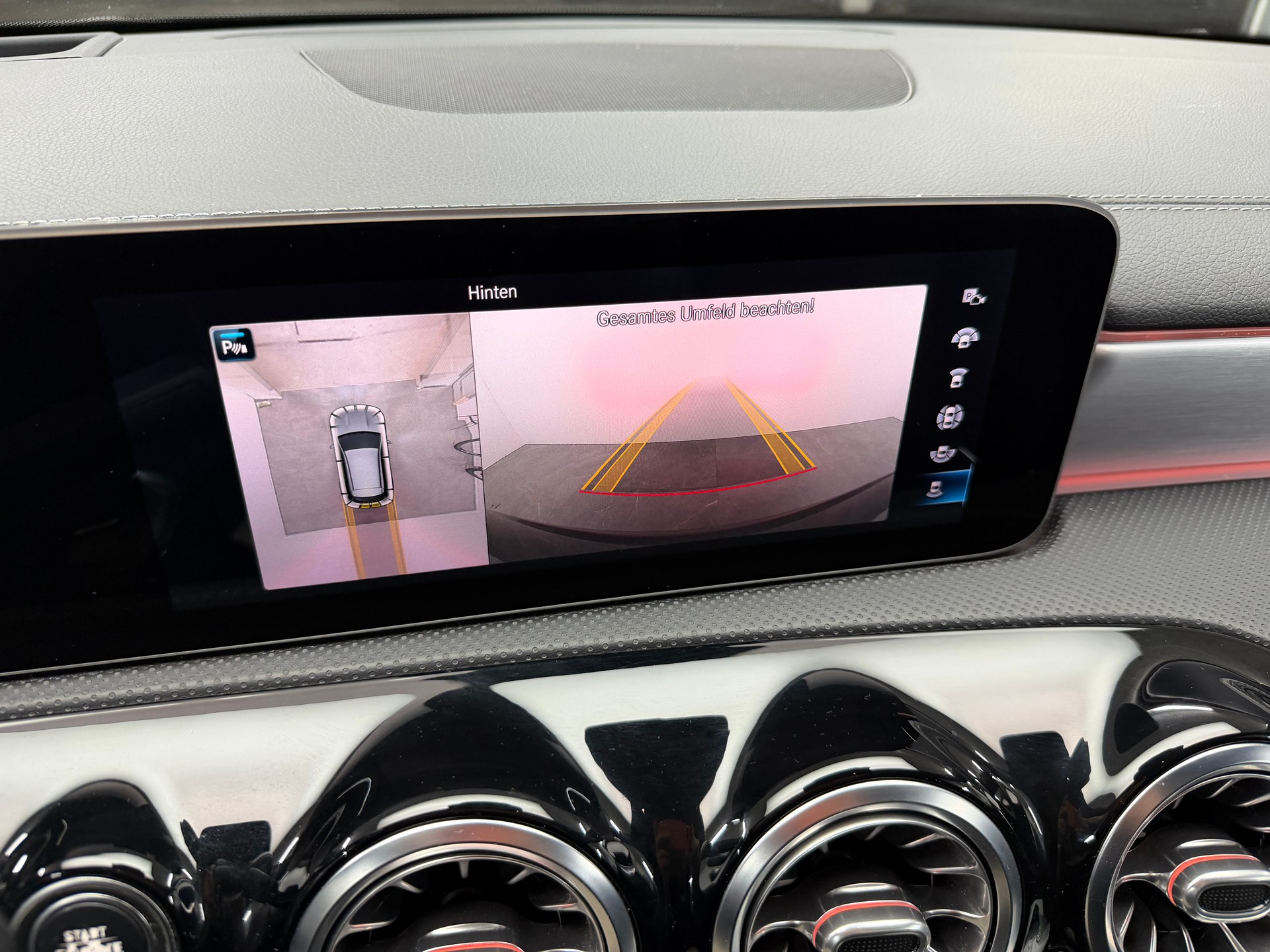 MERCEDES-BENZ CLA Shooting Brake 250 AMG Line Cosmos Black 4Matic / 360° Kamera / Panoramadach / Head-Up-Display / Keyless Go /-image-14