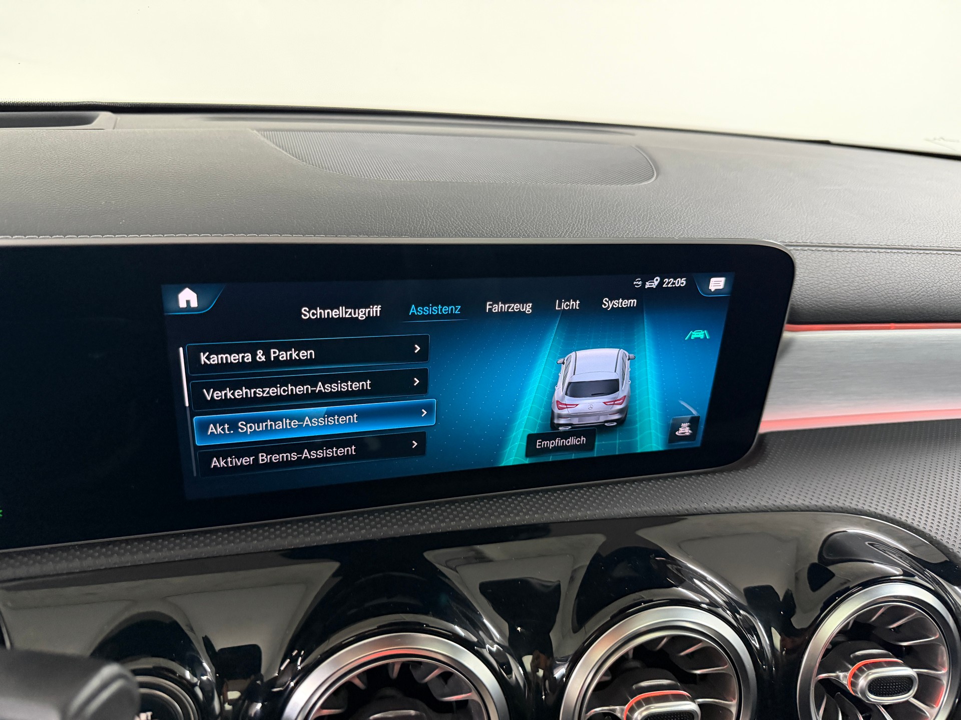 MERCEDES-BENZ CLA Shooting Brake 250 AMG Line Cosmos Black 4Matic / 360° Kamera / Panoramadach / Head-Up-Display / Keyless Go /-image-17