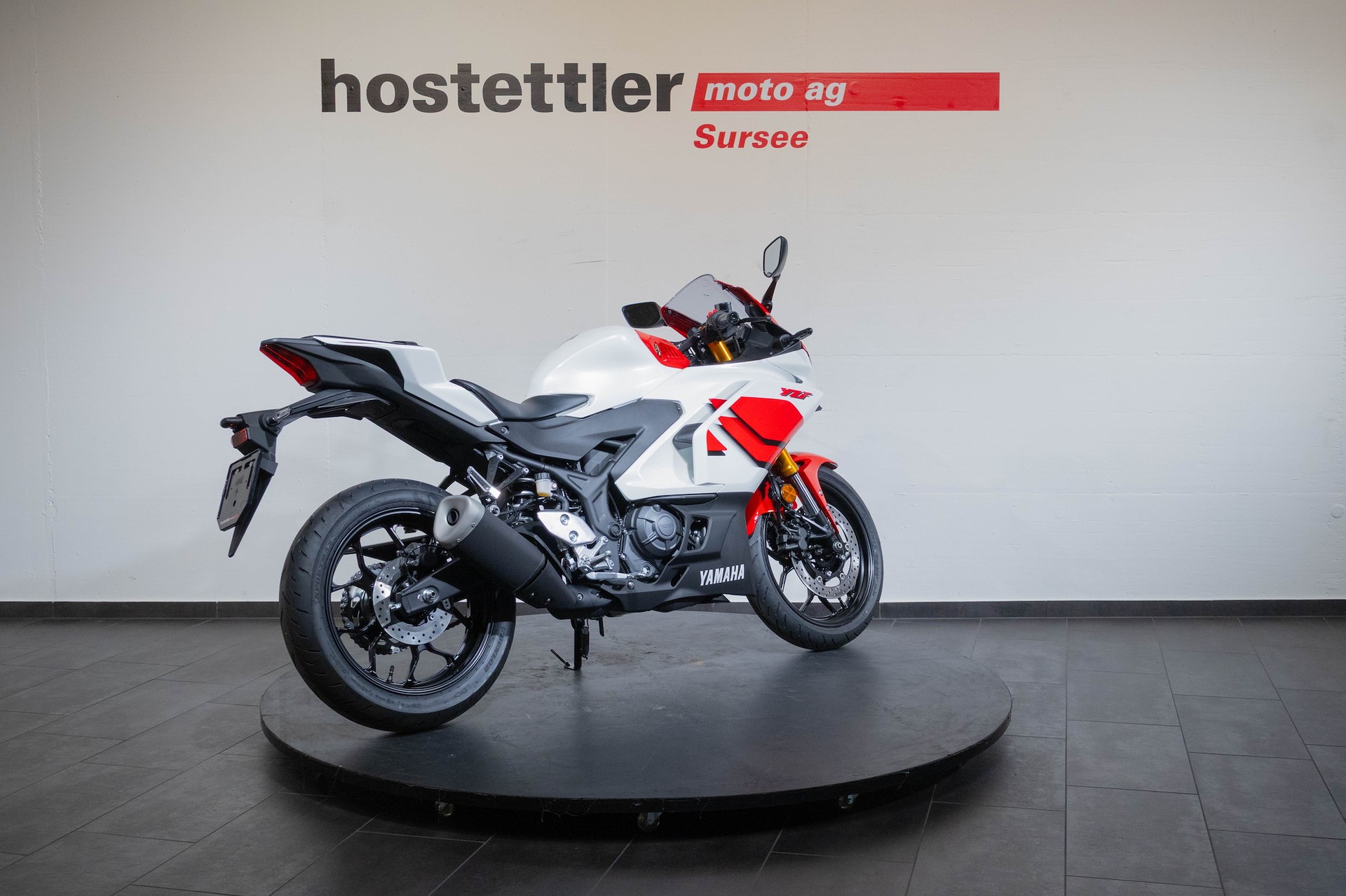 YAMAHA R3 70th Anniversary-showroom-element-2