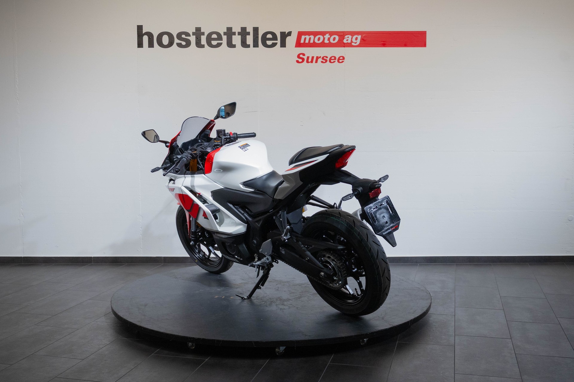 YAMAHA R3 70th Anniversary-showroom-element-3