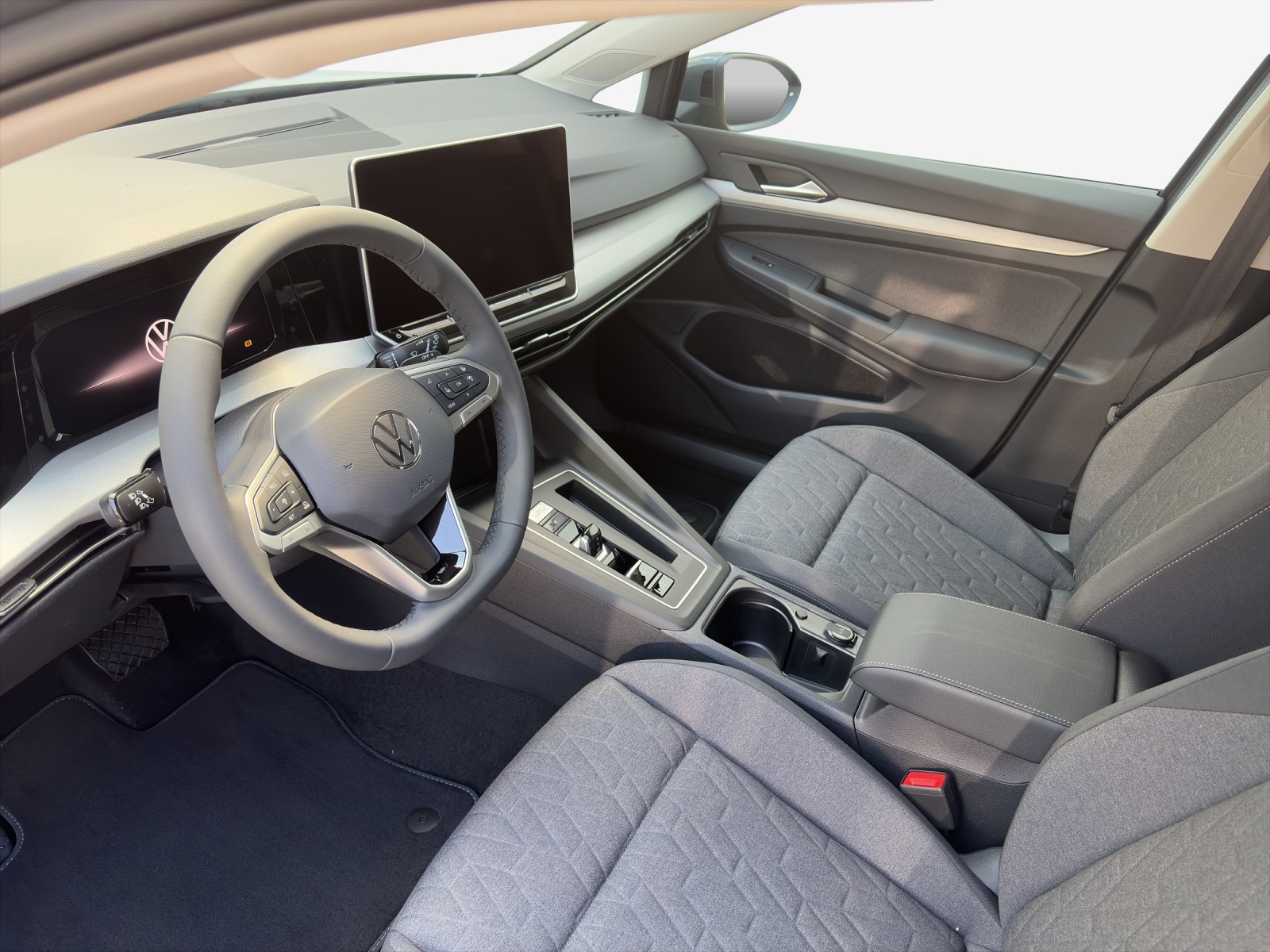 VW Golf 1.5 TSI PHEV Life-image-7