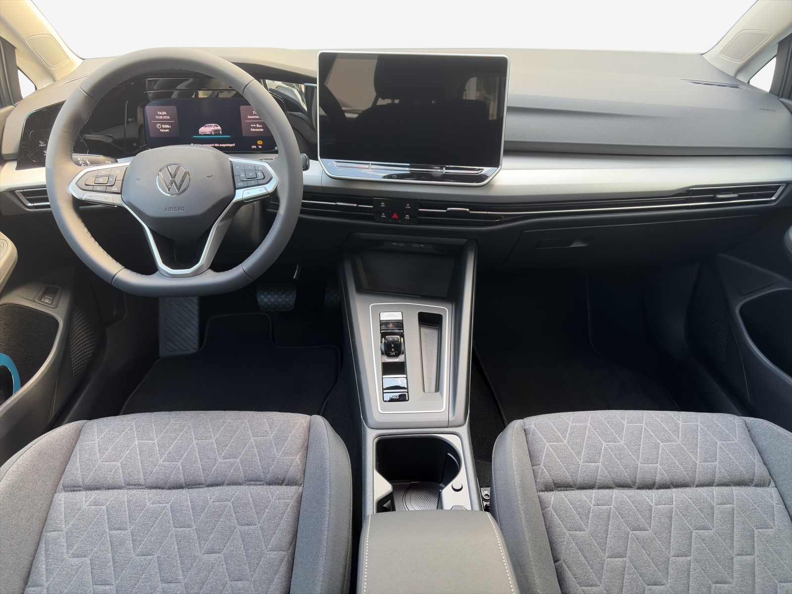 VW Golf 1.5 TSI PHEV Life-image-8