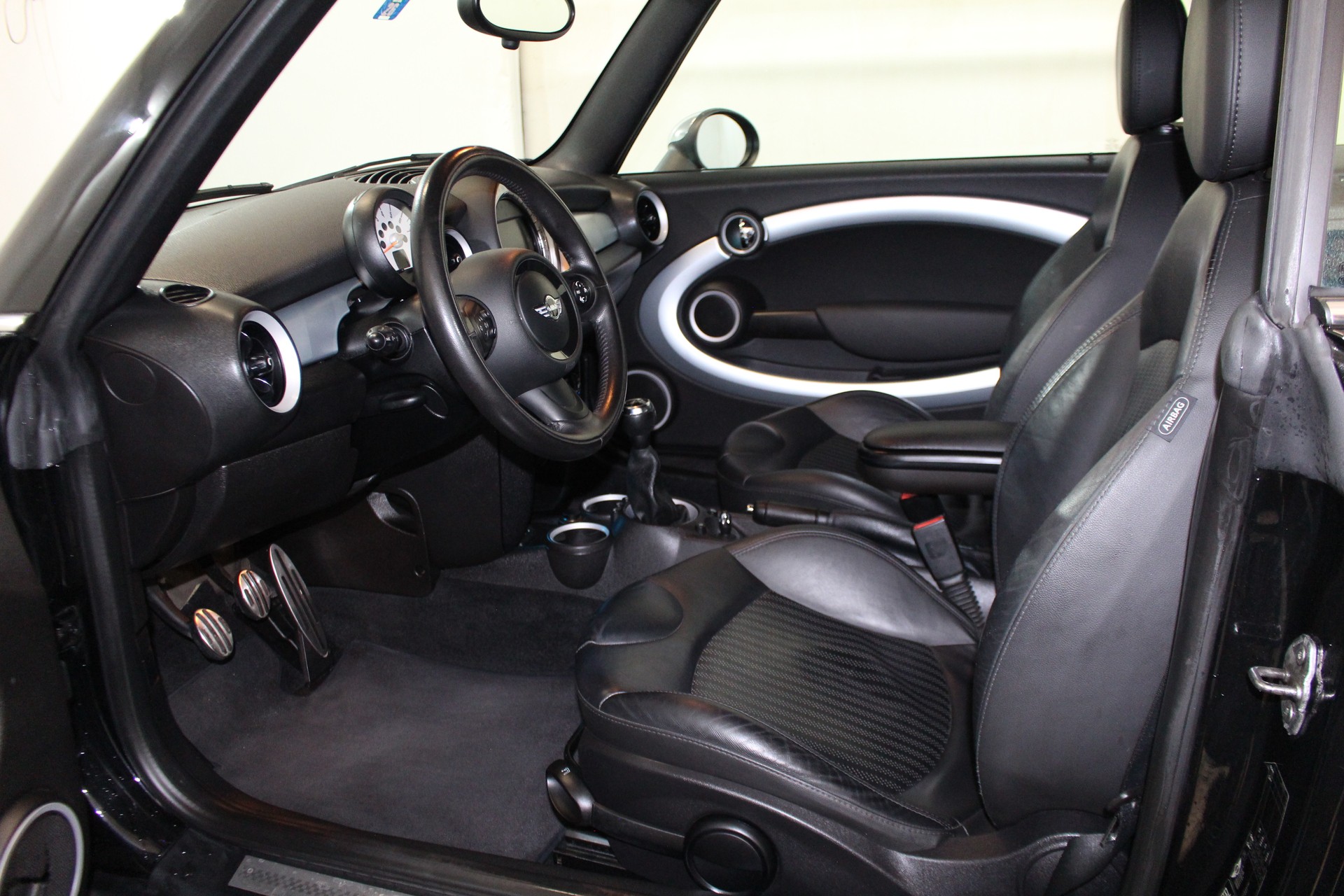 MINI Cabrio R57 1.6i Cooper S-image-6