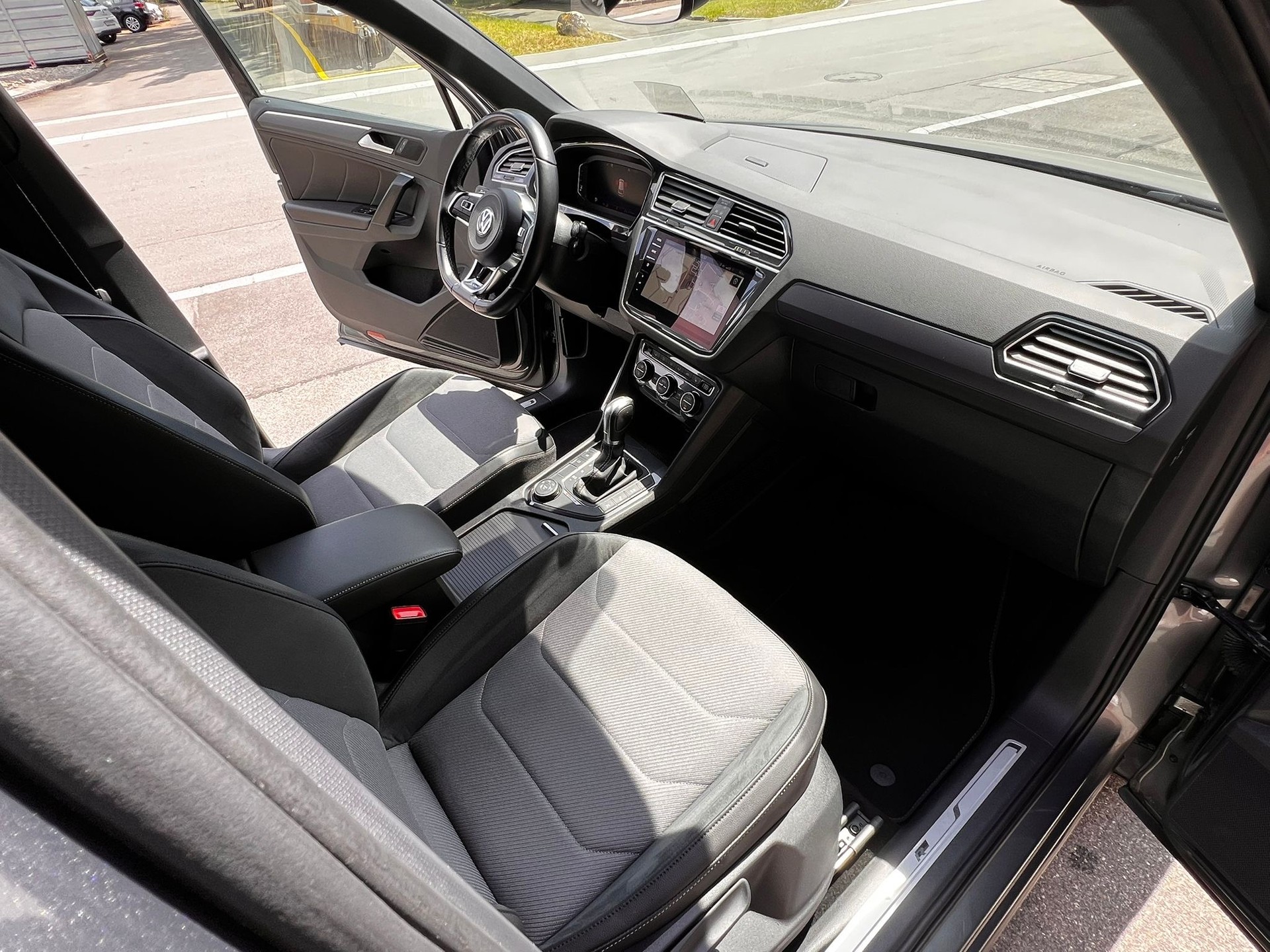 VW Tiguan 2.0 TDI SCR Highline 4Motion DSG-image-10