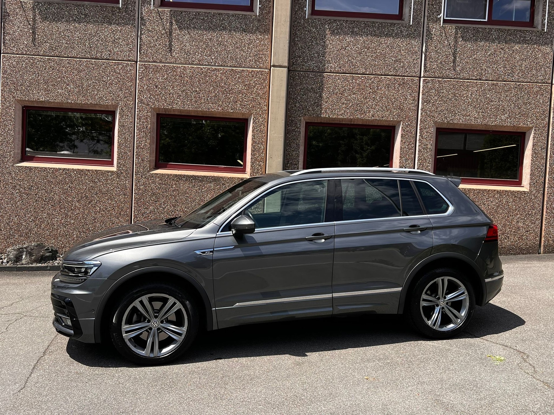 VW Tiguan 2.0 TDI SCR Highline 4Motion DSG-showroom-element-2