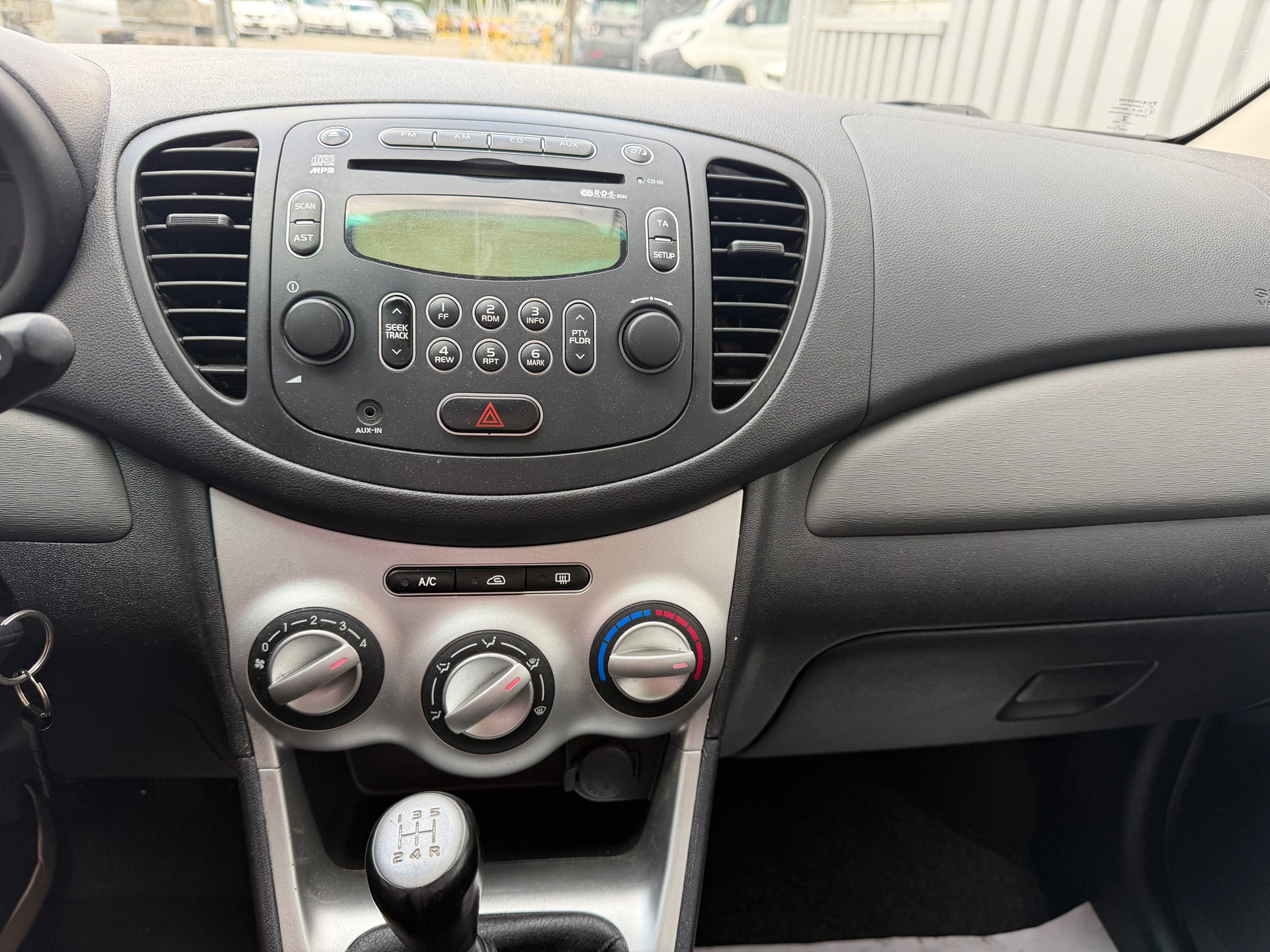 HYUNDAI i10 1.2 Style-image-10