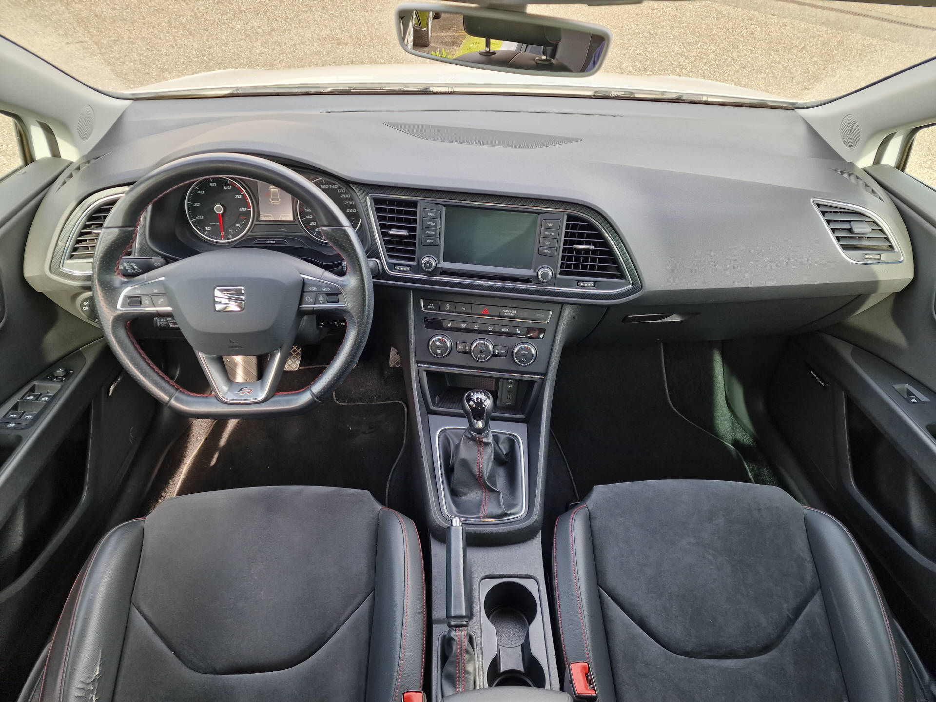 SEAT Leon 1.4 TSI 150 ACT FR-Evolution-image-12