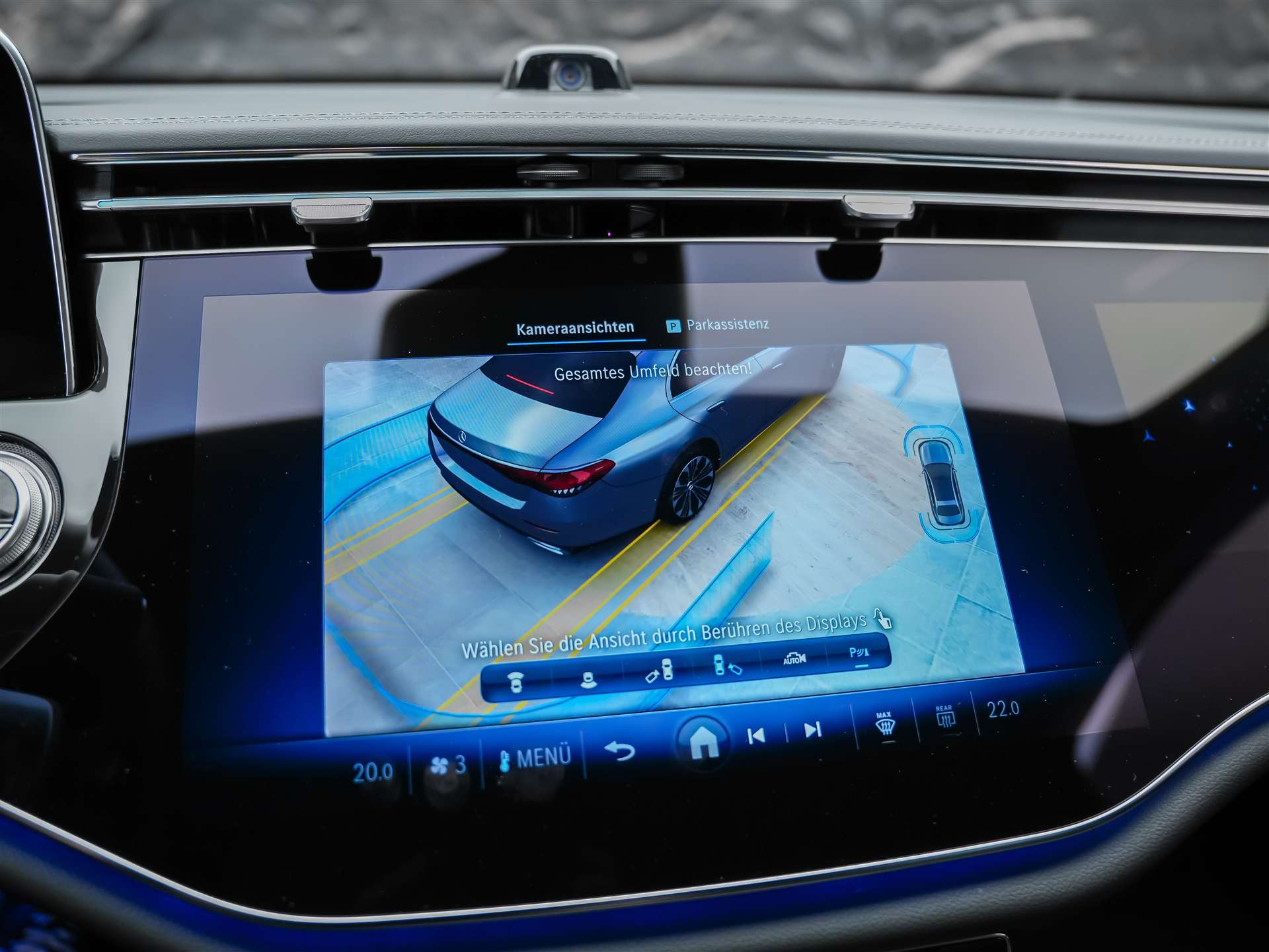 MERCEDES-BENZ E 220 d 4Matic AMG Line 9G-Tronic *Superscreen*Burmester*360° Kamera*-image-40