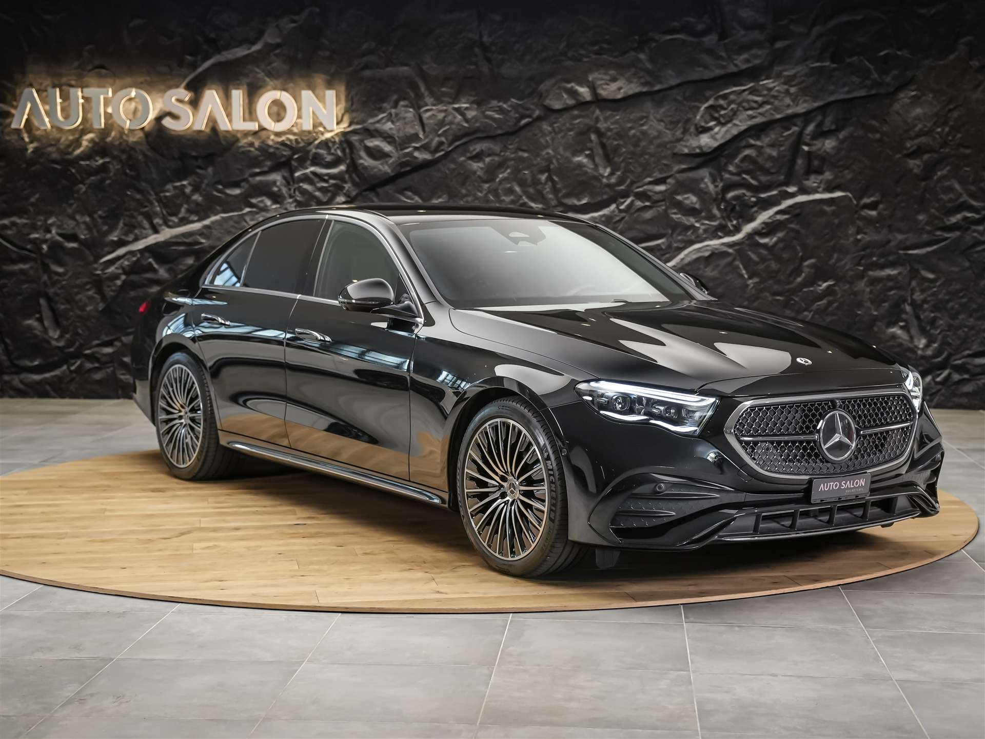MERCEDES-BENZ E 220 d 4Matic AMG Line 9G-Tronic *Superscreen*Burmester*360° Kamera*-image-6