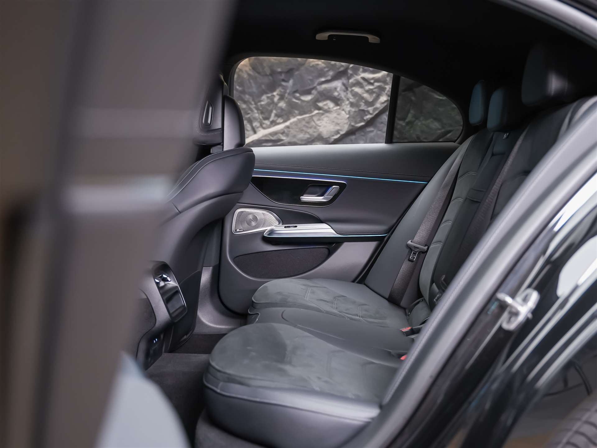 MERCEDES-BENZ E 220 d 4Matic AMG Line 9G-Tronic *Superscreen*Burmester*360° Kamera*-image-10