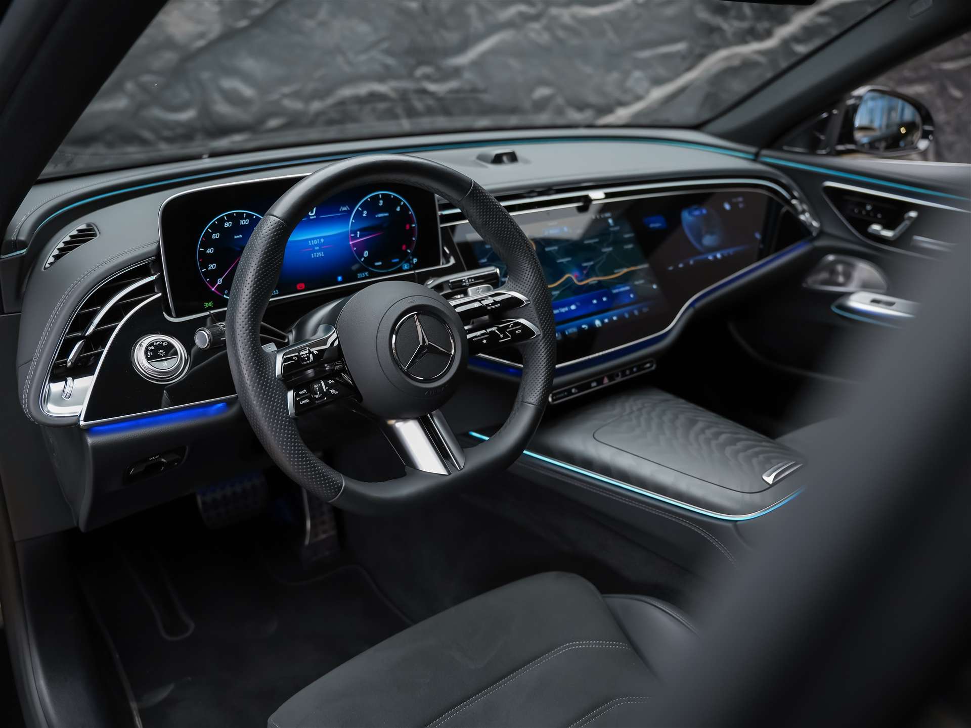 MERCEDES-BENZ E 220 d 4Matic AMG Line 9G-Tronic *Superscreen*Burmester*360° Kamera*-image-7