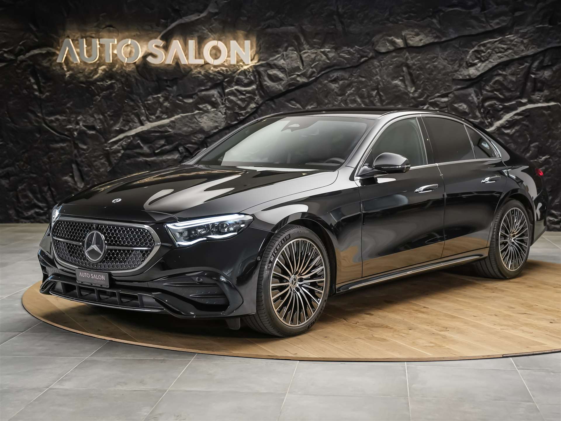 MERCEDES-BENZ E 220 d 4Matic AMG Line 9G-Tronic *Superscreen*Burmester*360° Kamera*-image-1