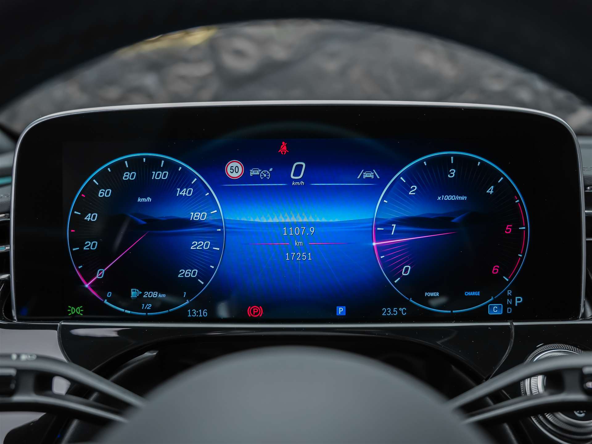 MERCEDES-BENZ E 220 d 4Matic AMG Line 9G-Tronic *Superscreen*Burmester*360° Kamera*-image-29