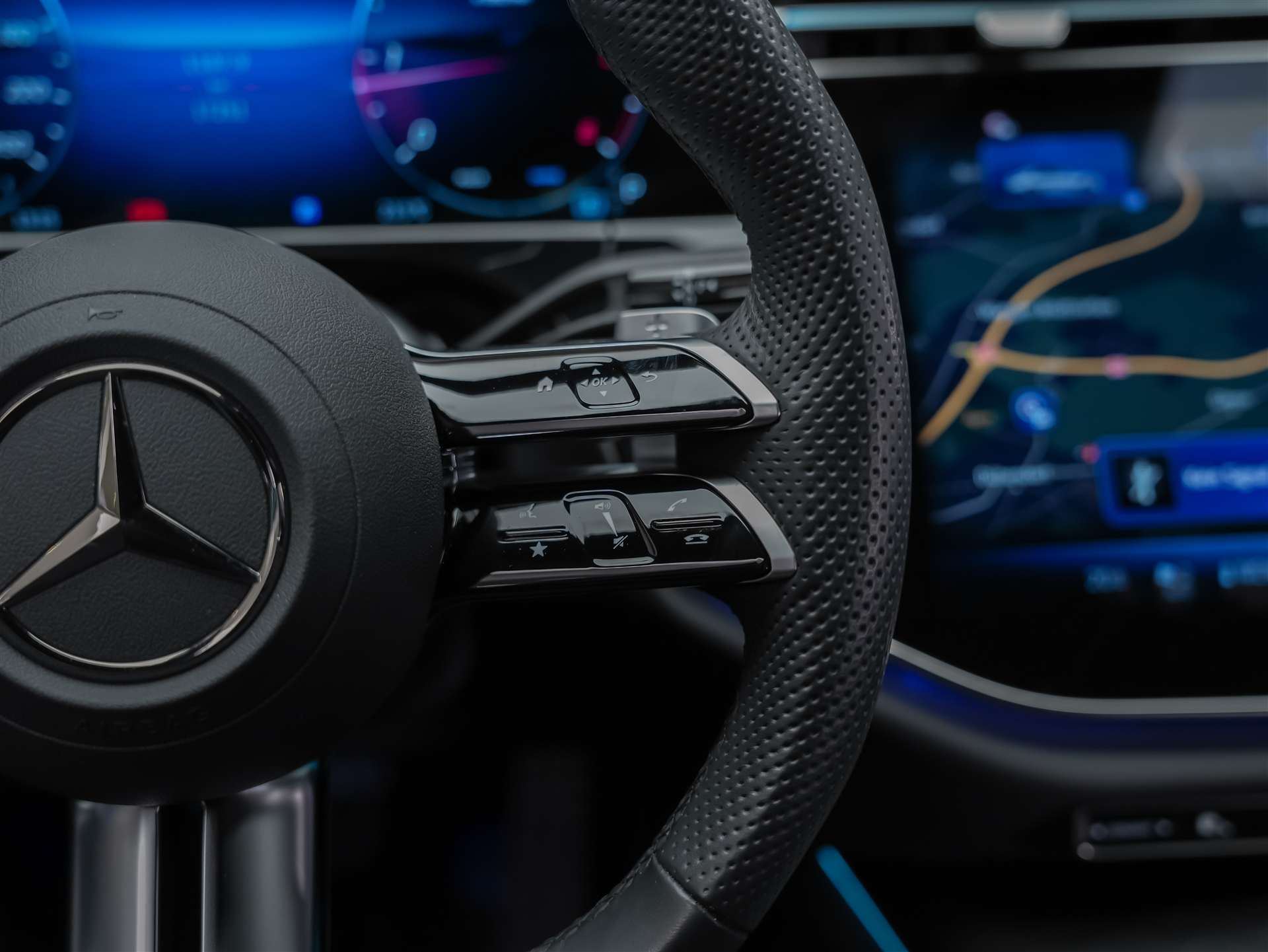 MERCEDES-BENZ E 220 d 4Matic AMG Line 9G-Tronic *Superscreen*Burmester*360° Kamera*-image-28