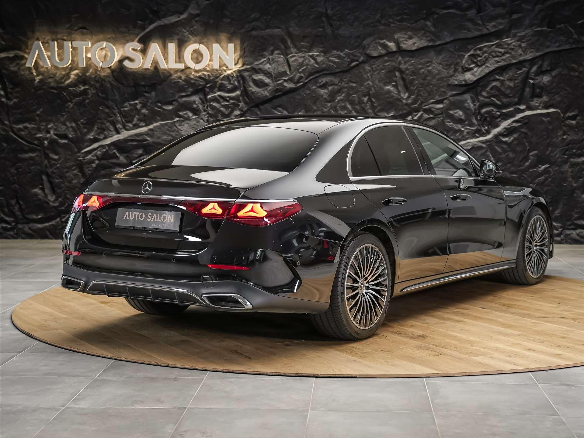 MERCEDES-BENZ E 220 d 4Matic AMG Line 9G-Tronic *Superscreen*Burmester*360° Kamera*-image-5