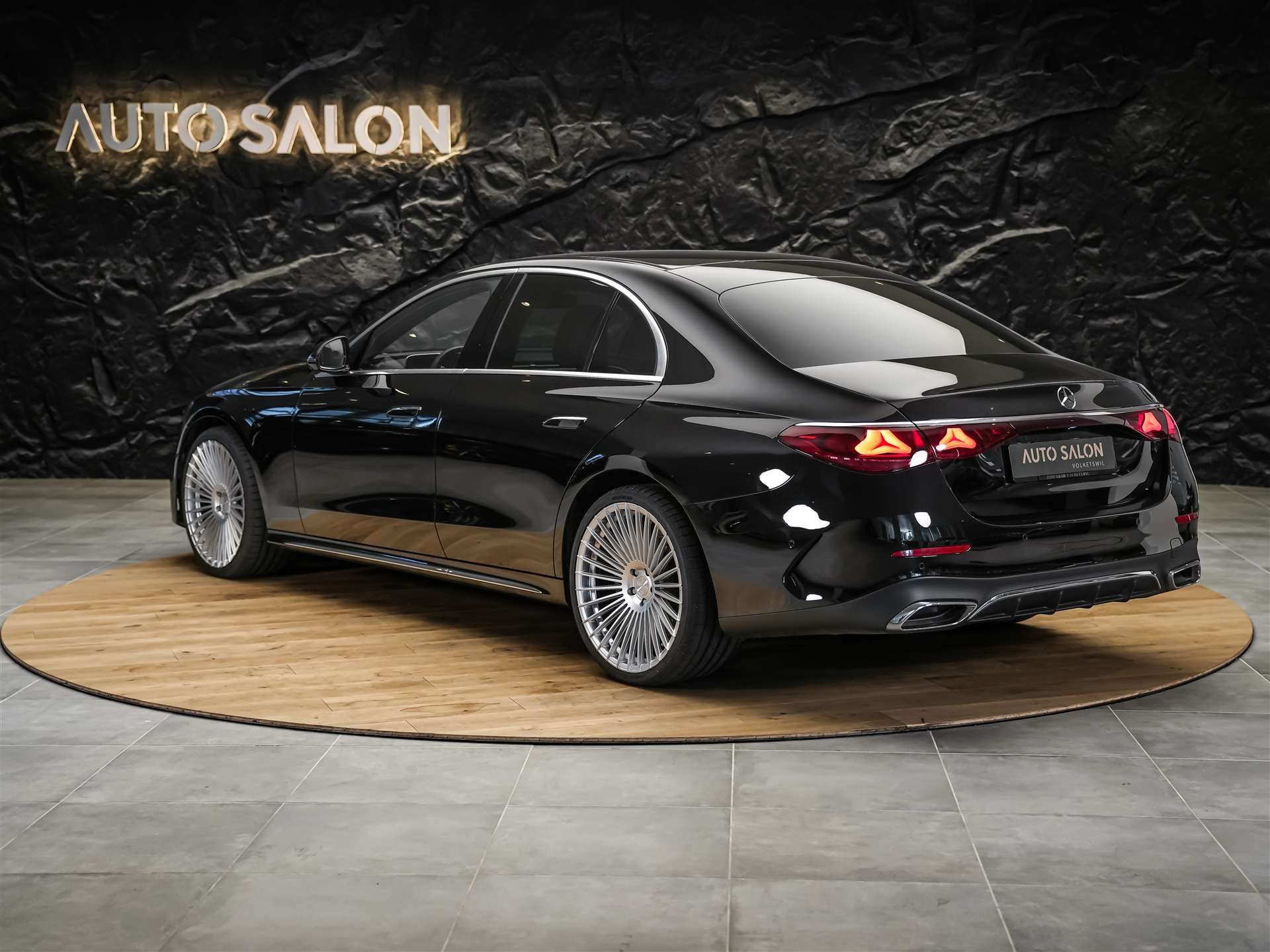 MERCEDES-BENZ E 220 d 4Matic AMG Line 9G-Tronic *Superscreen*Burmester*360° Kamera*-image-2