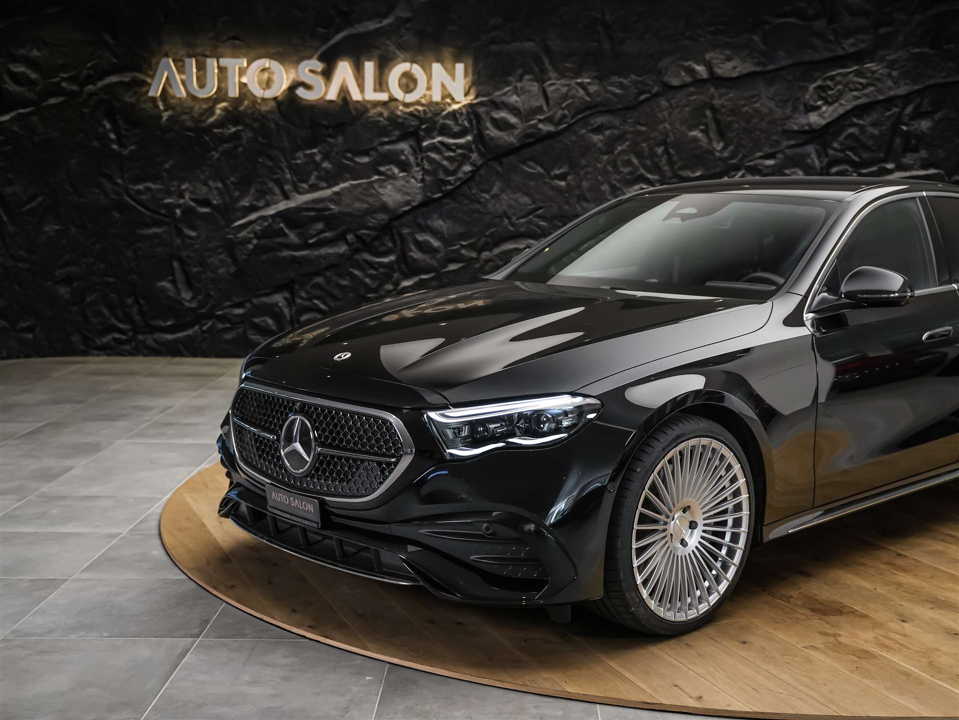MERCEDES-BENZ E 220 d 4Matic AMG Line 9G-Tronic *Superscreen*Burmester*360° Kamera*-image-12