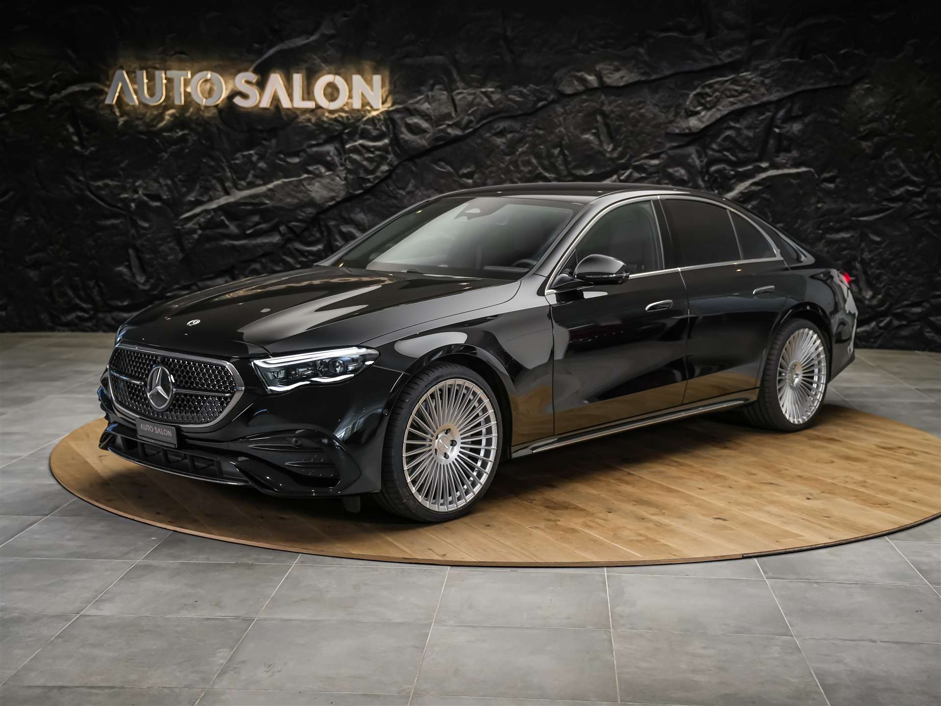 MERCEDES-BENZ E 220 d 4Matic AMG Line 9G-Tronic *Superscreen*Burmester*360° Kamera*-image-0