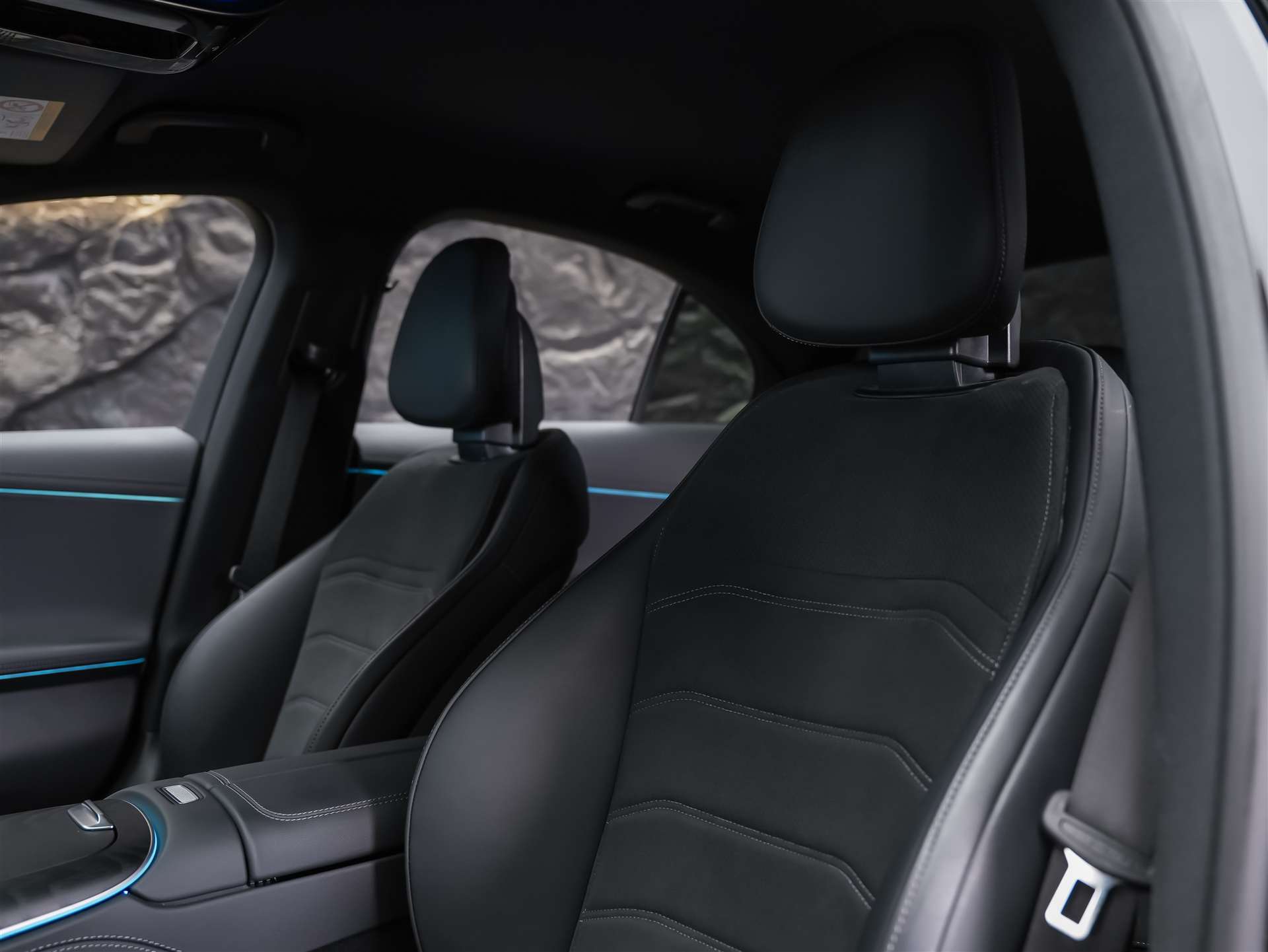 MERCEDES-BENZ E 220 d 4Matic AMG Line 9G-Tronic *Superscreen*Burmester*360° Kamera*-image-9