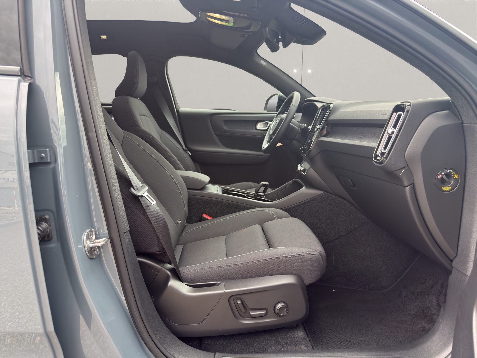 VOLVO C40 P8 Twin Recharge AWD-image-12