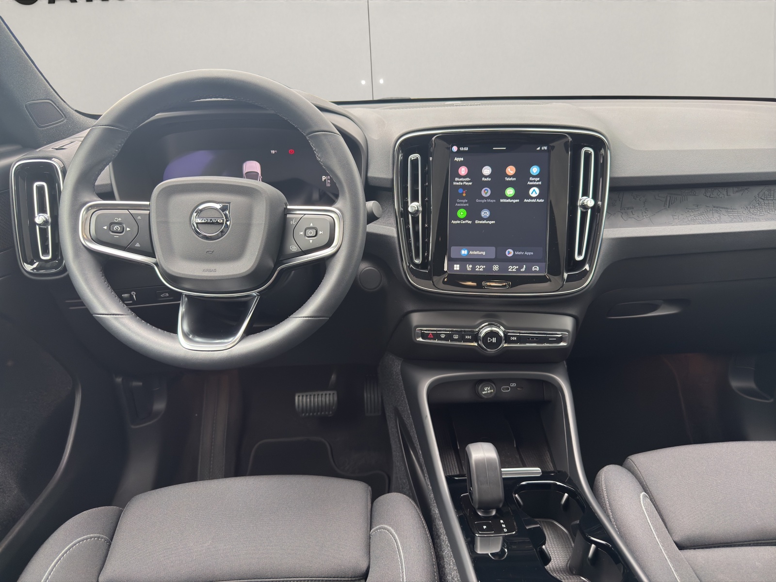 VOLVO C40 P8 Twin Recharge AWD-image-9