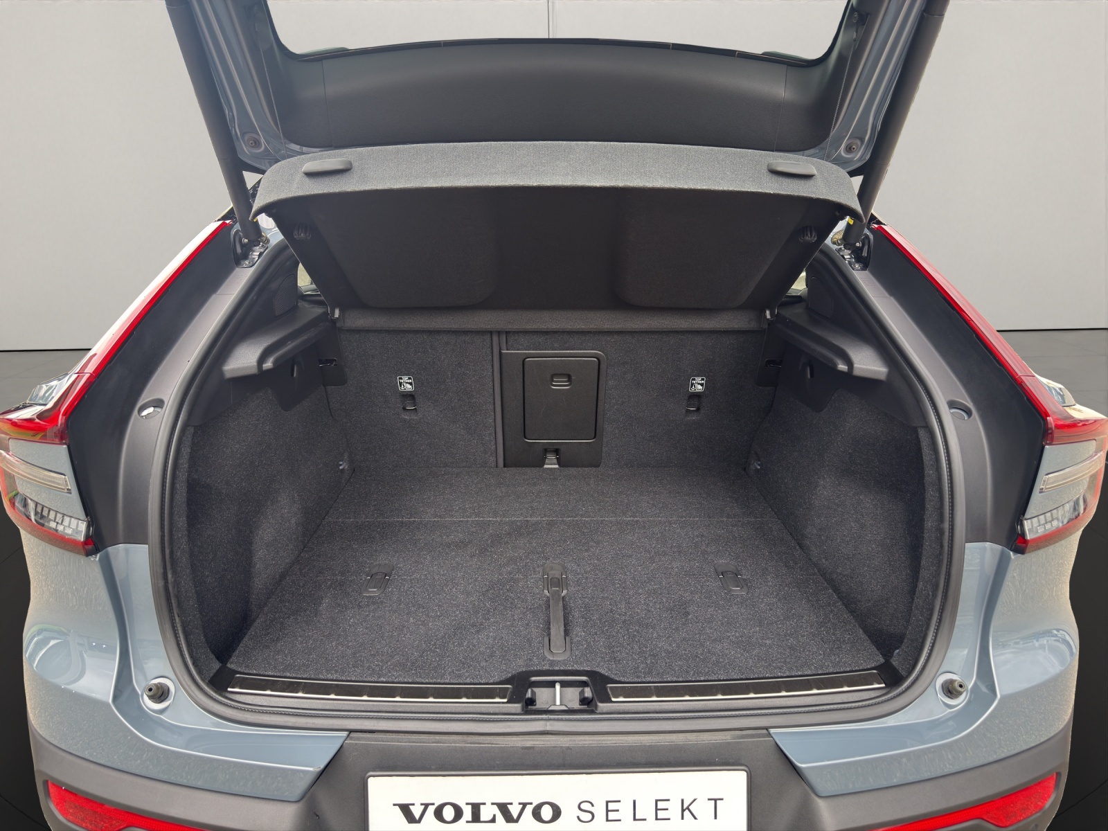 VOLVO C40 P8 Twin Recharge AWD-image-6