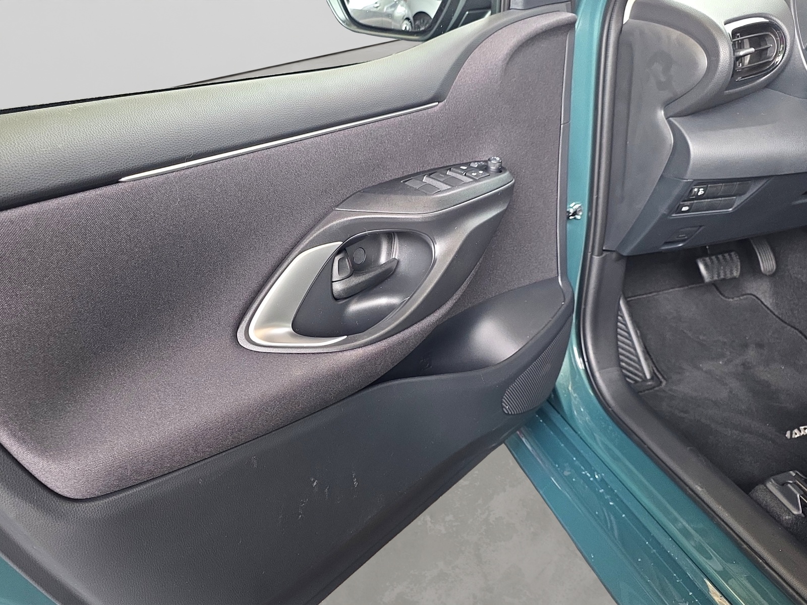 TOYOTA Yaris 1.5 VVT-i HSD Comfort-image-11