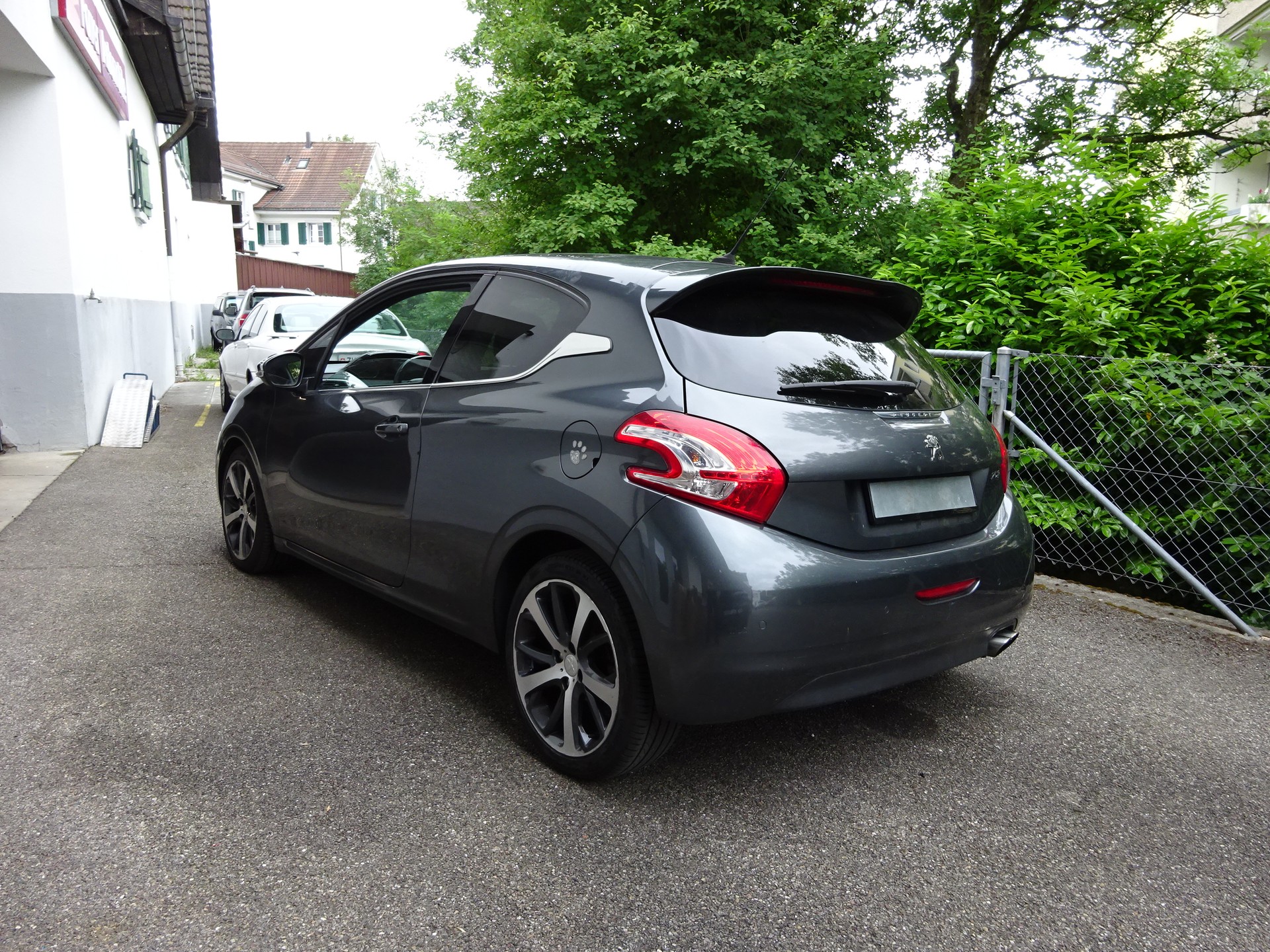 PEUGEOT 208 1.6 Turbo Allure-image-3
