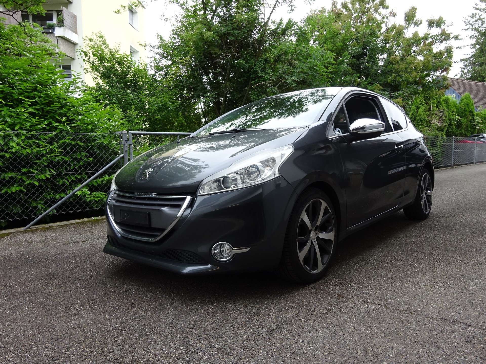 PEUGEOT 208 1.6 Turbo Allure-image-0
