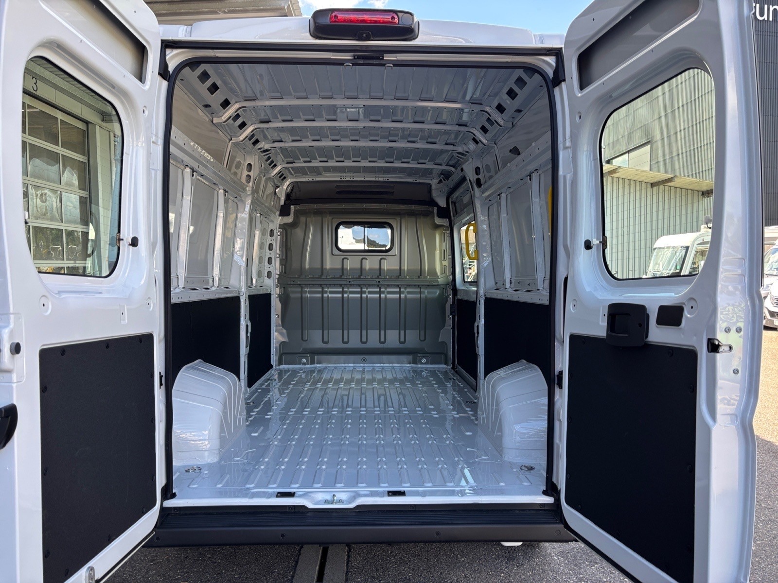 FIAT Ducato 35 L3H2 verglast-image-5