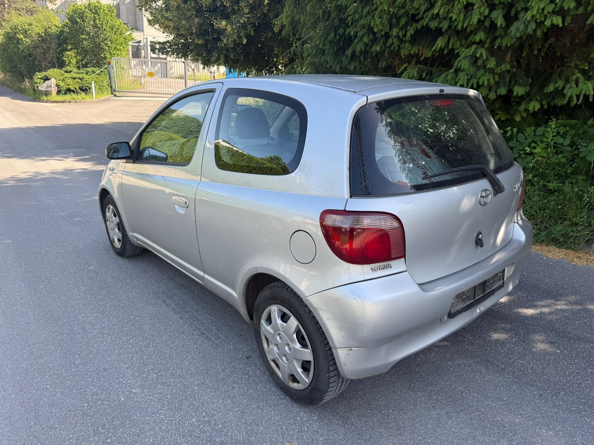 TOYOTA Yaris 1.3 Linea Luna-image-3