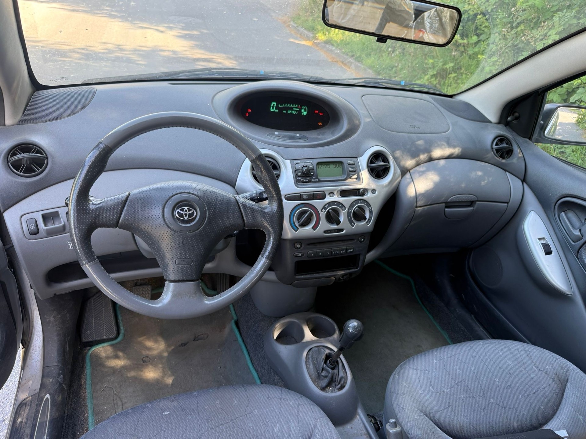 TOYOTA Yaris 1.3 Linea Luna-image-5