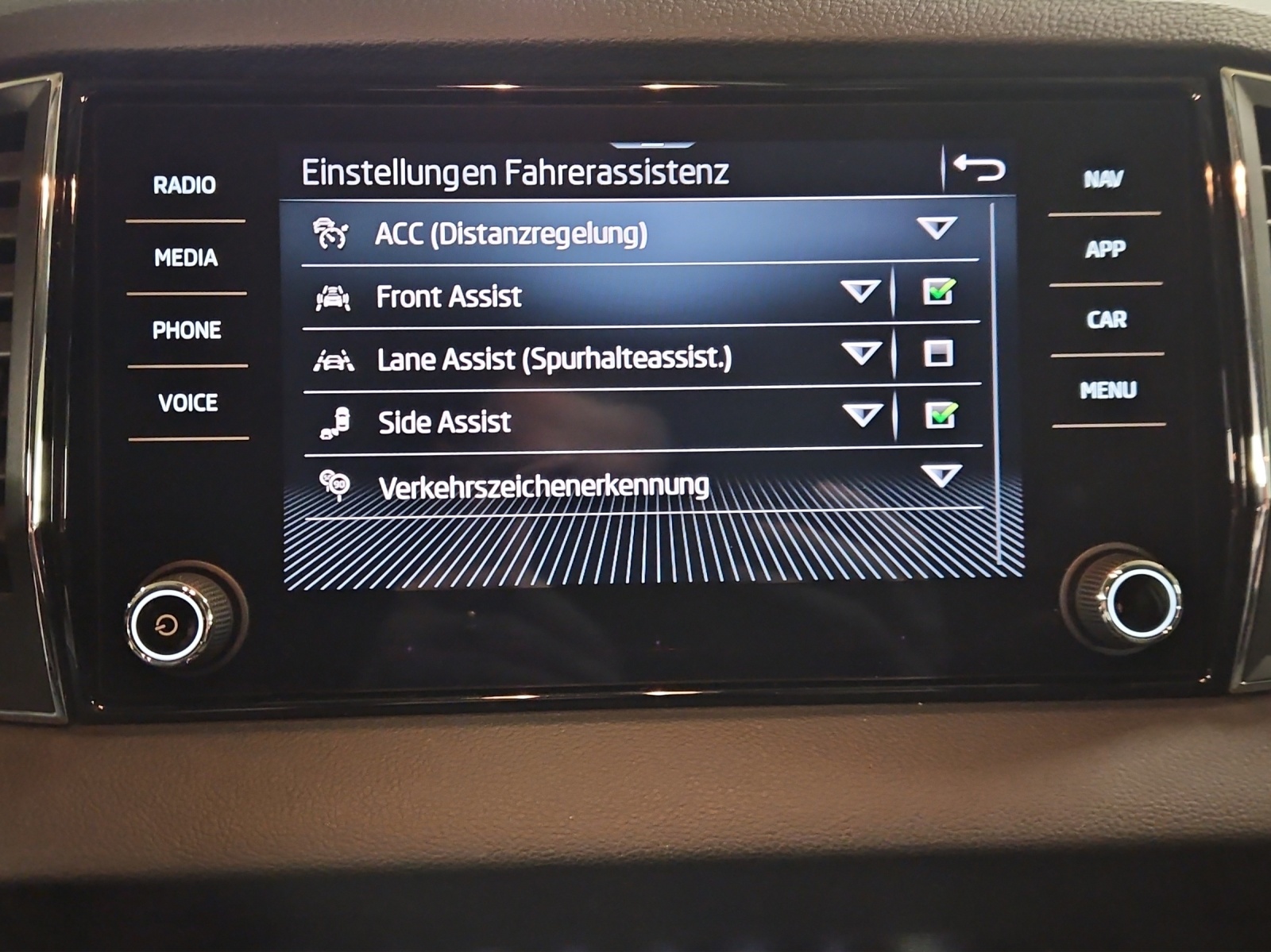 SKODA Karoq 1.5 TSI ACT Clever DSG-image-17
