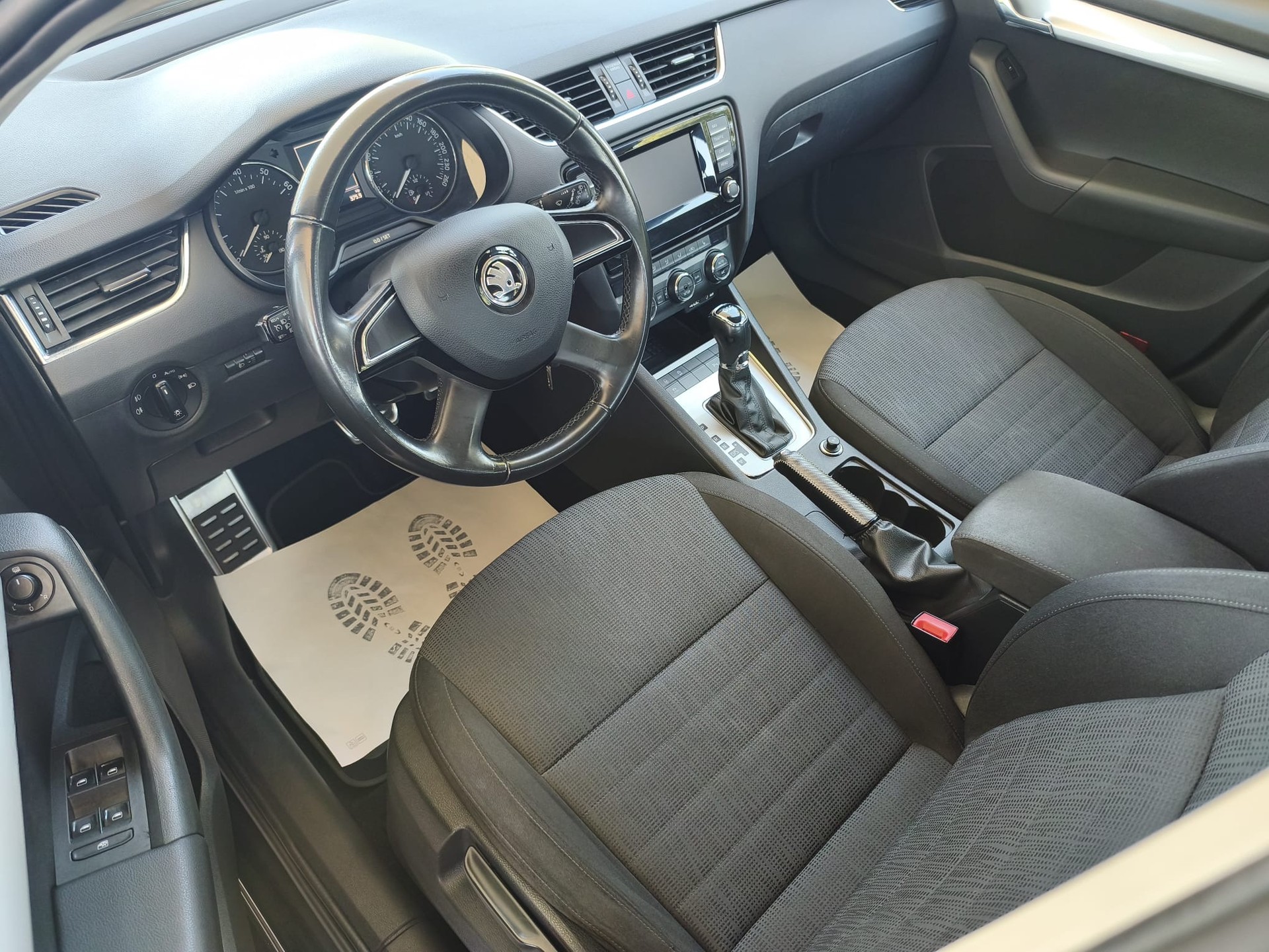 SKODA Octavia 1.8 TSI Ambition DSG-image-10