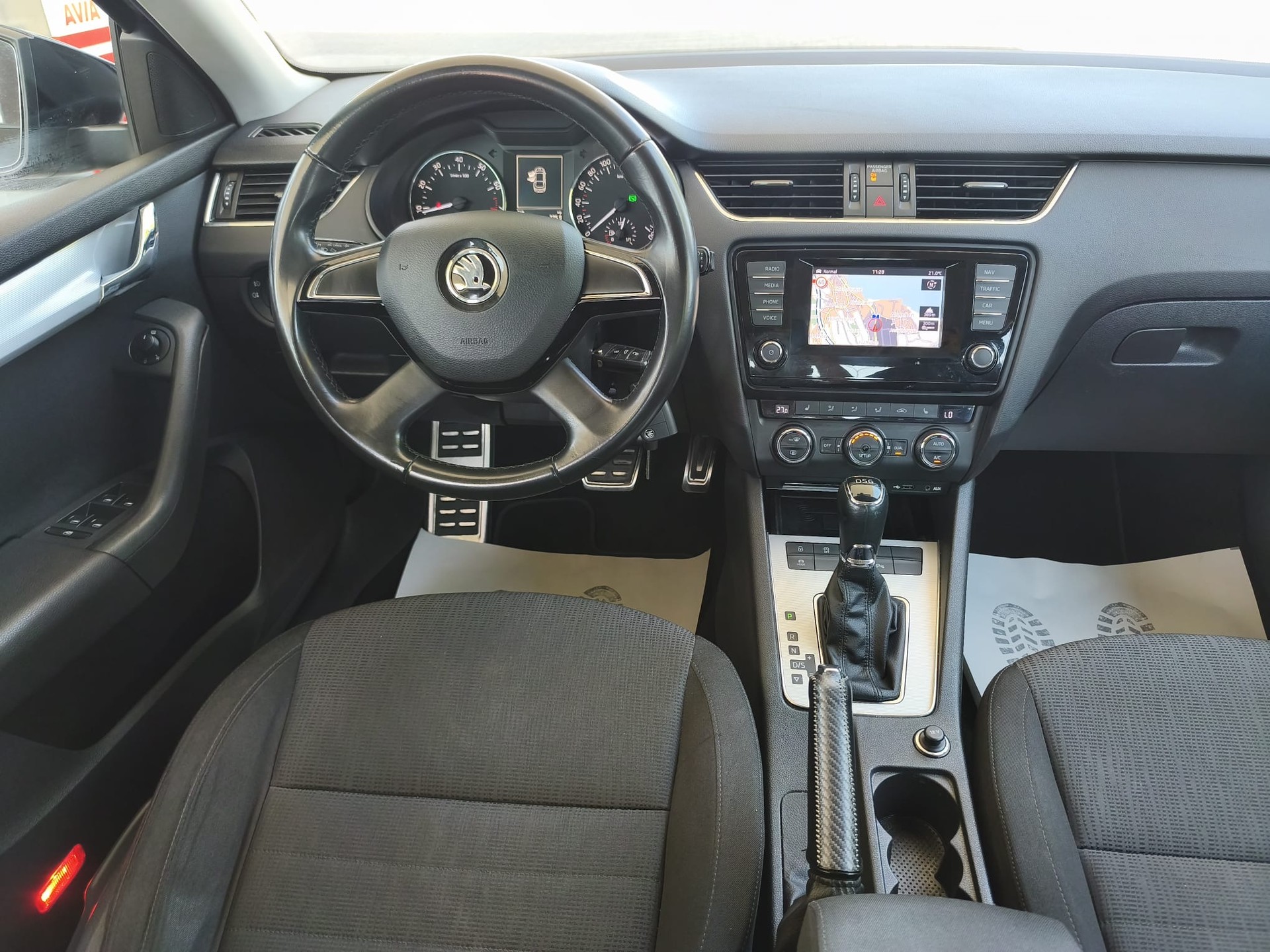 SKODA Octavia 1.8 TSI Ambition DSG-image-8