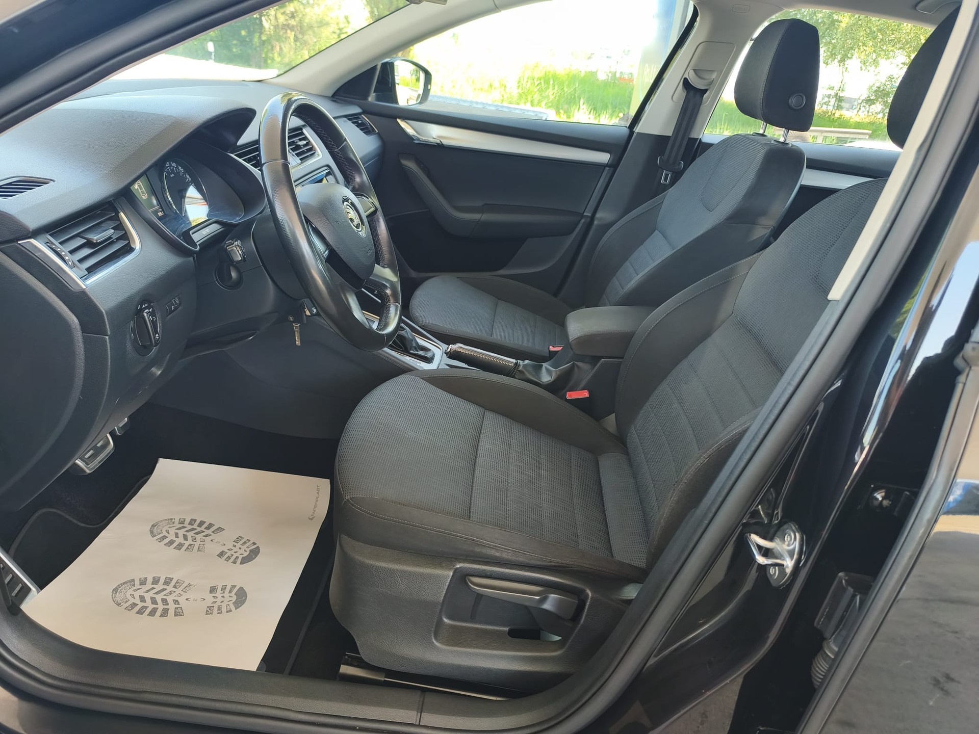 SKODA Octavia 1.8 TSI Ambition DSG-image-9