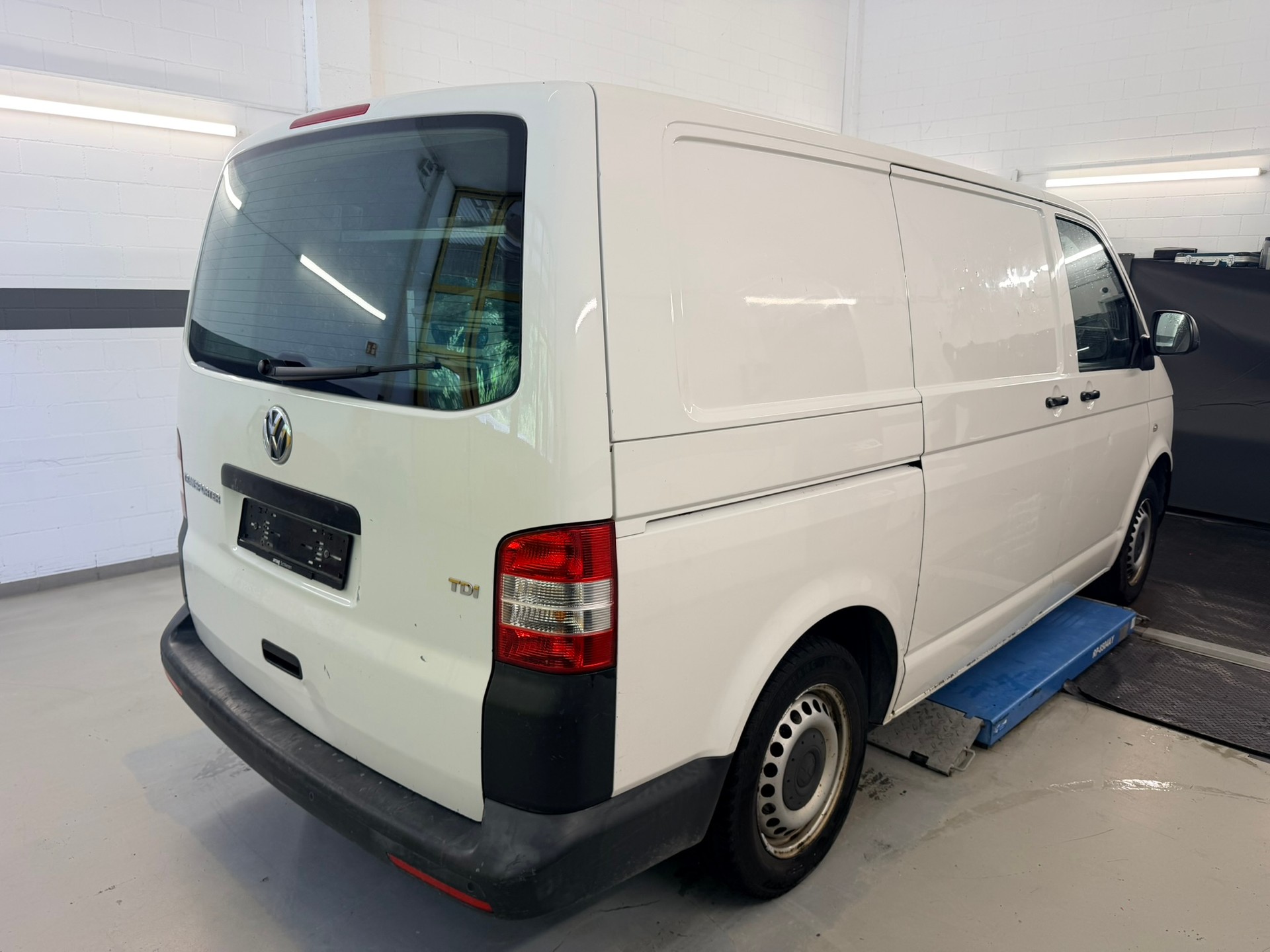 VW T5 2.0 TDI Entry-image-3