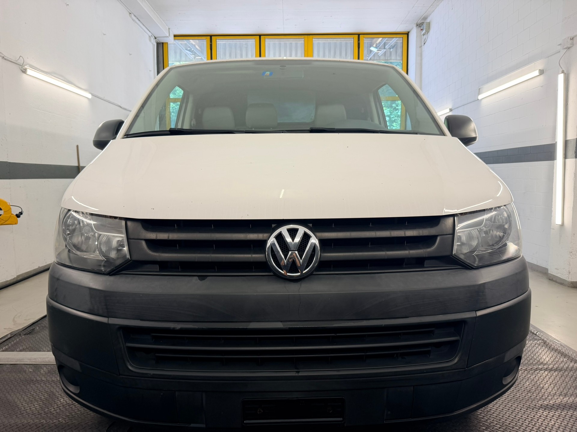 VW T5 2.0 TDI Entry-image-1