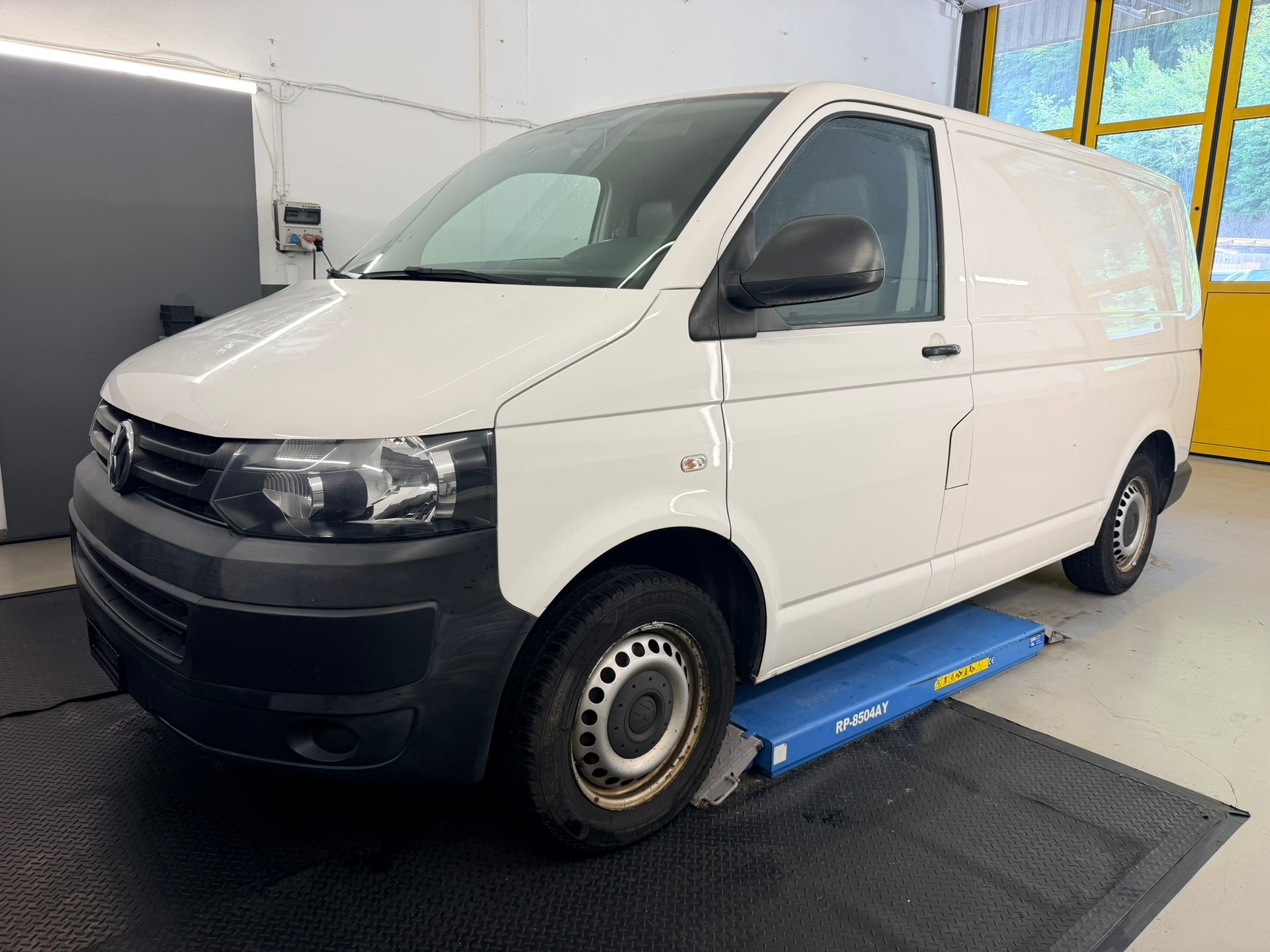 VW T5 2.0 TDI Entry-image-0