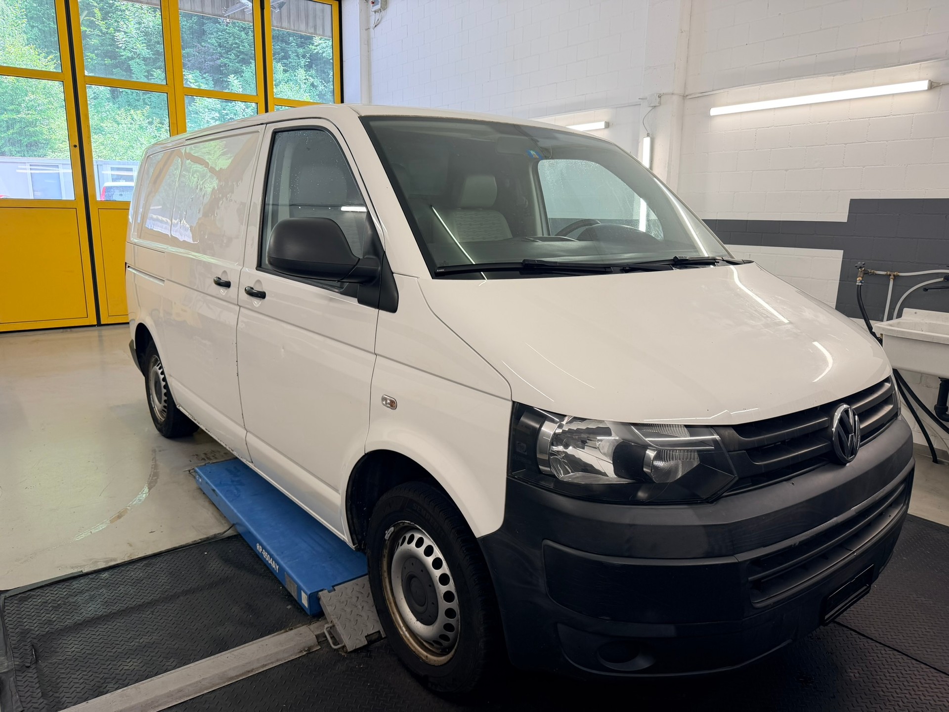 VW T5 2.0 TDI Entry-image-2